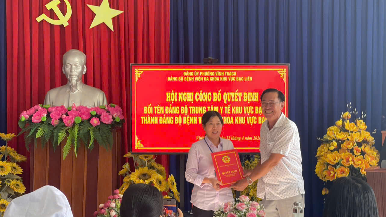 Công bố quyết định đổi tên Đảng bộ Bệnh viện Đa khoa khu vực Bạc Liêu