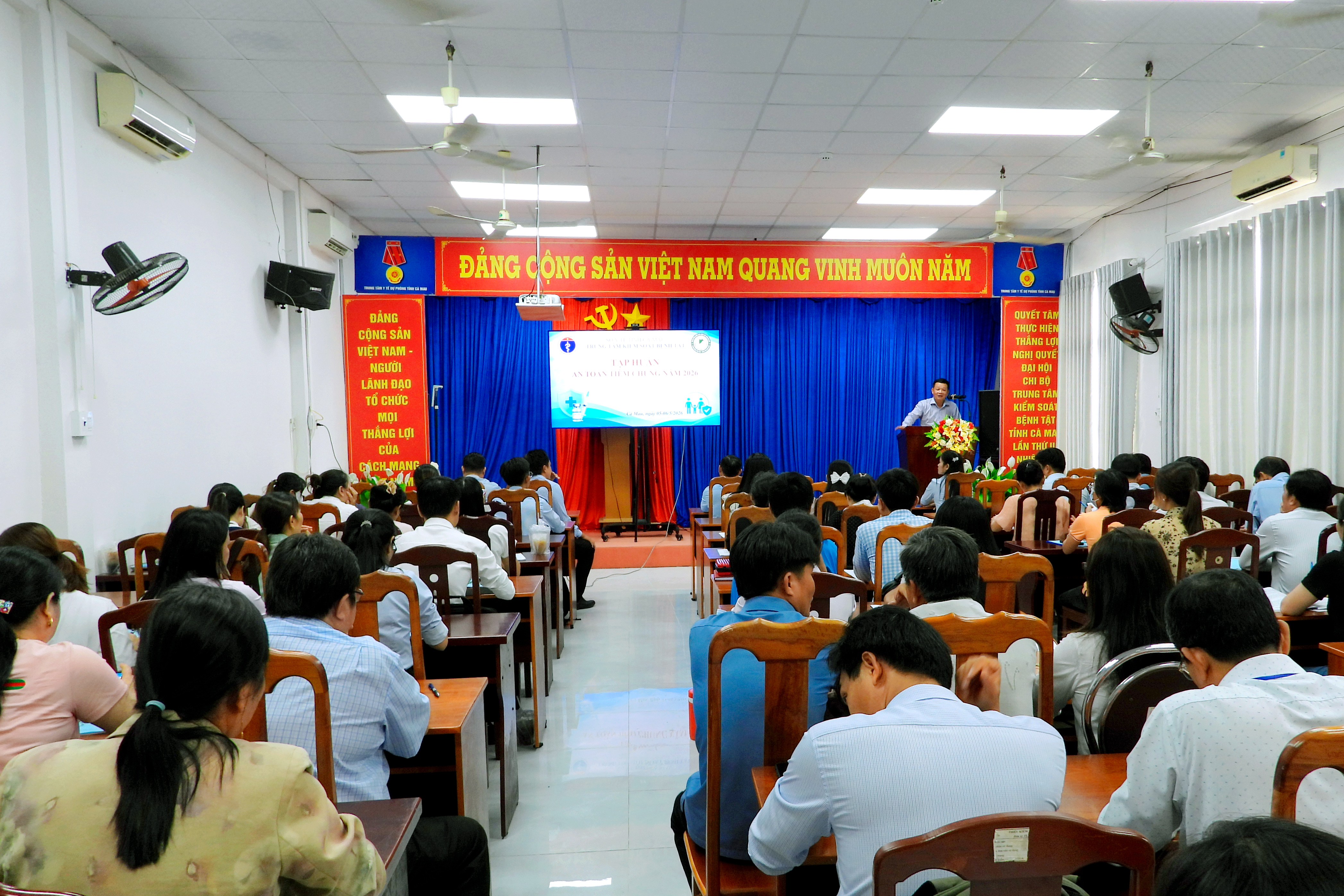 Tập huấn an toàn tiêm chủng, nâng cao năng lực cho cán bộ y tế tuyến cơ sở