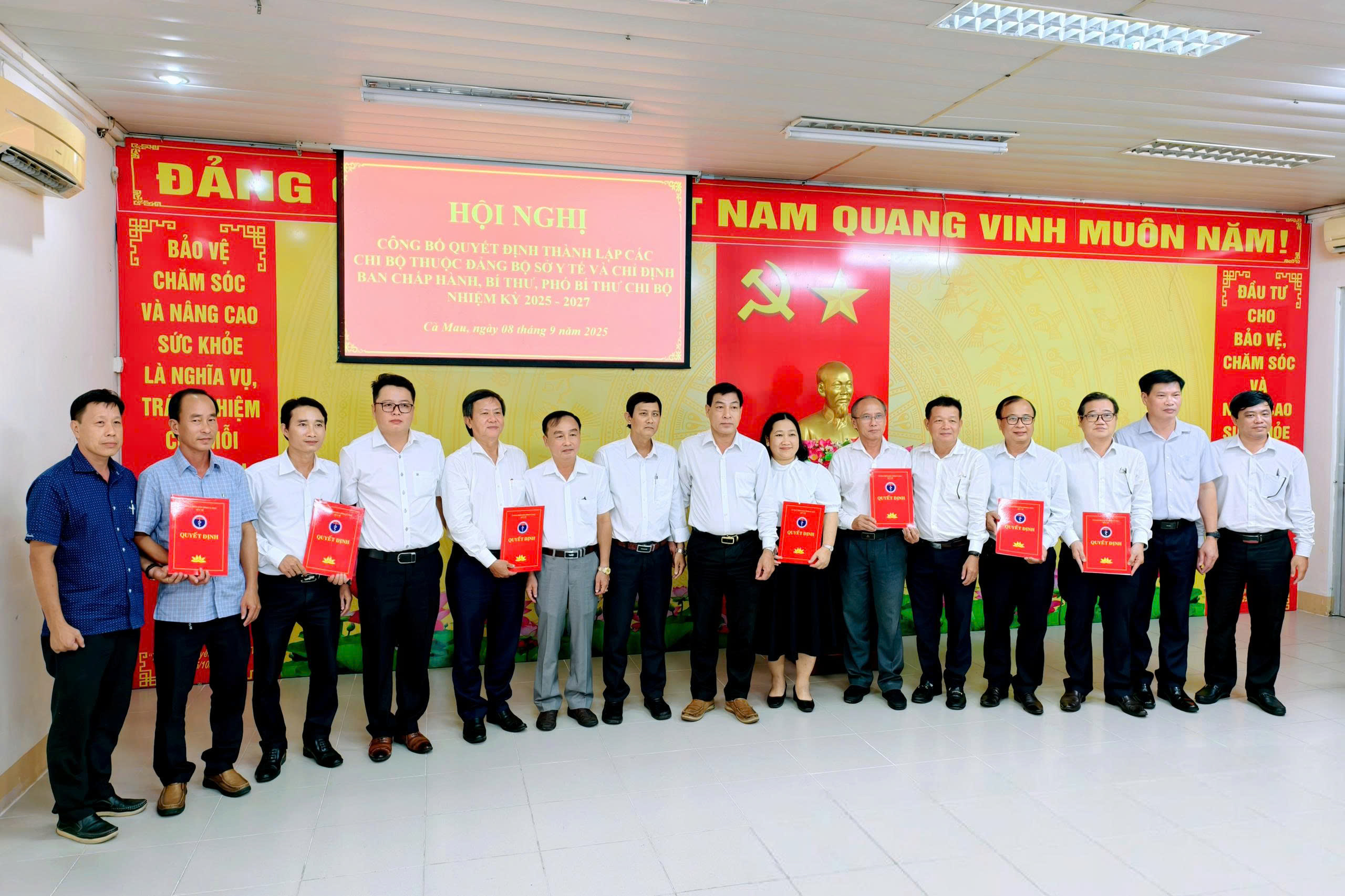Công bố Quyết định thành lập các Chi bộ thuộc Đảng bộ Sở Y tế