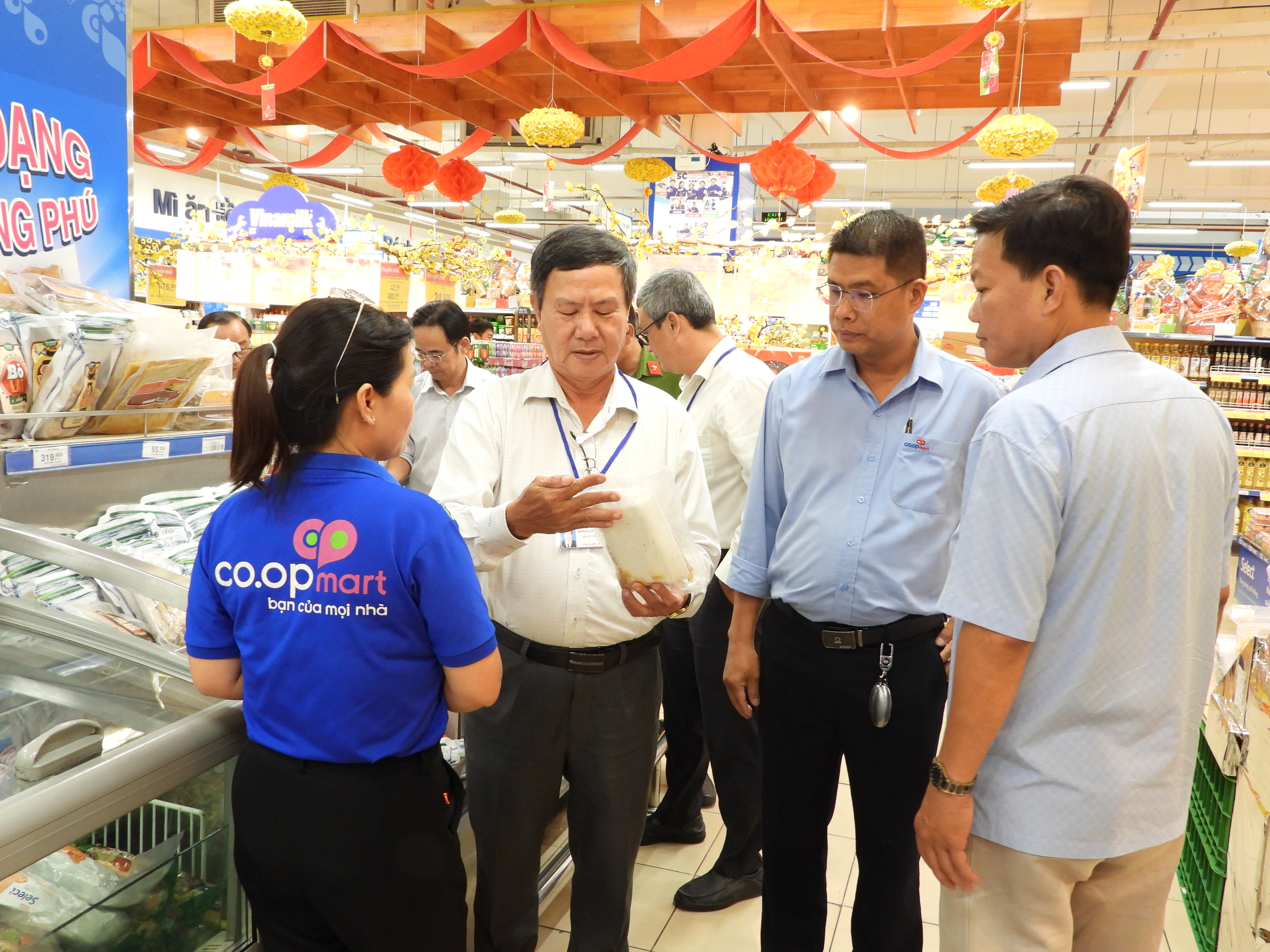 Ra quân kiểm tra an toàn vệ sinh thực phẩm Tết Nguyên đán 2026