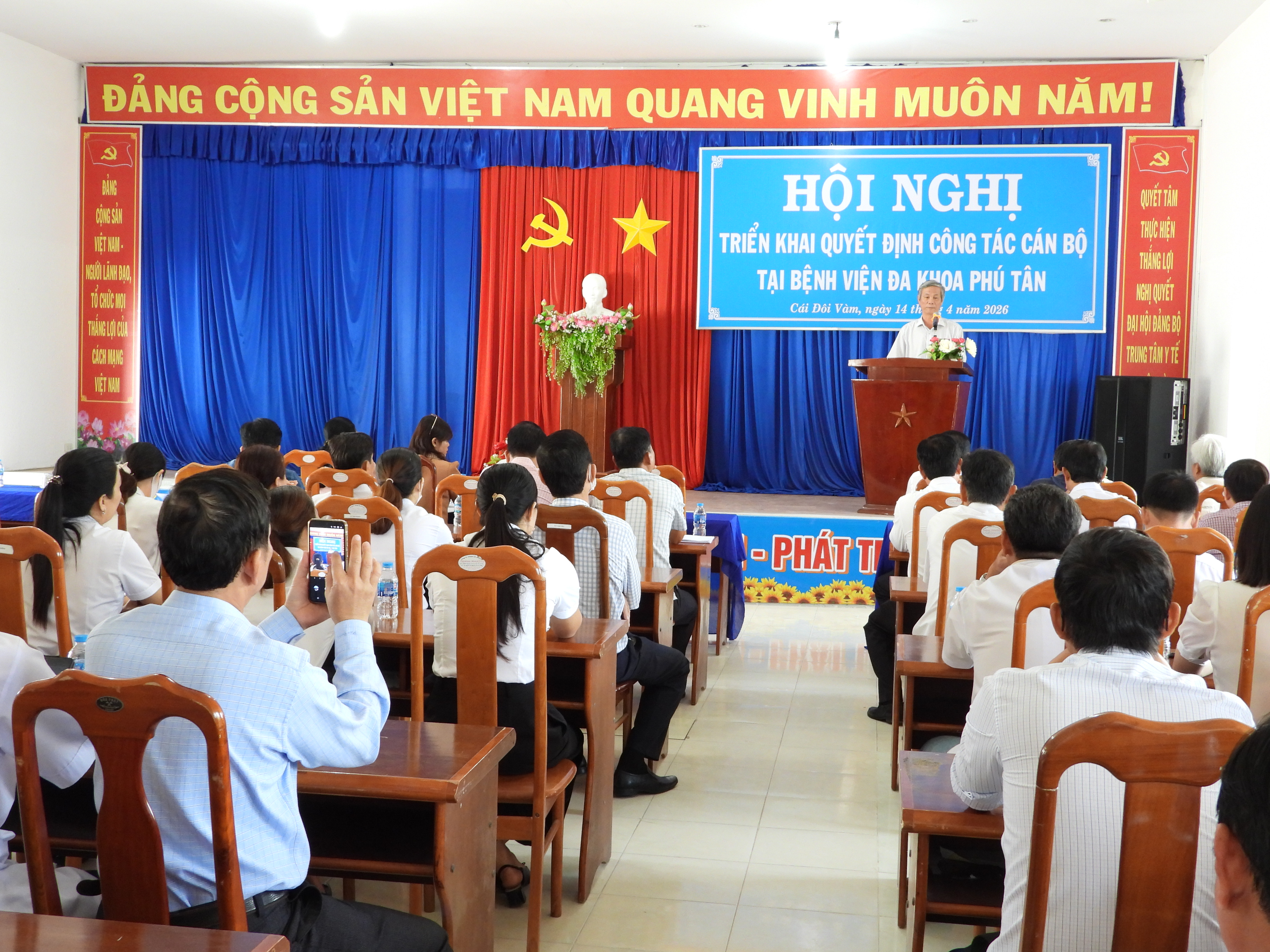 Công bố thành lập Bệnh viện đa khoa Phú Tân và bàn giao y tế dự phòng về tuyến xã