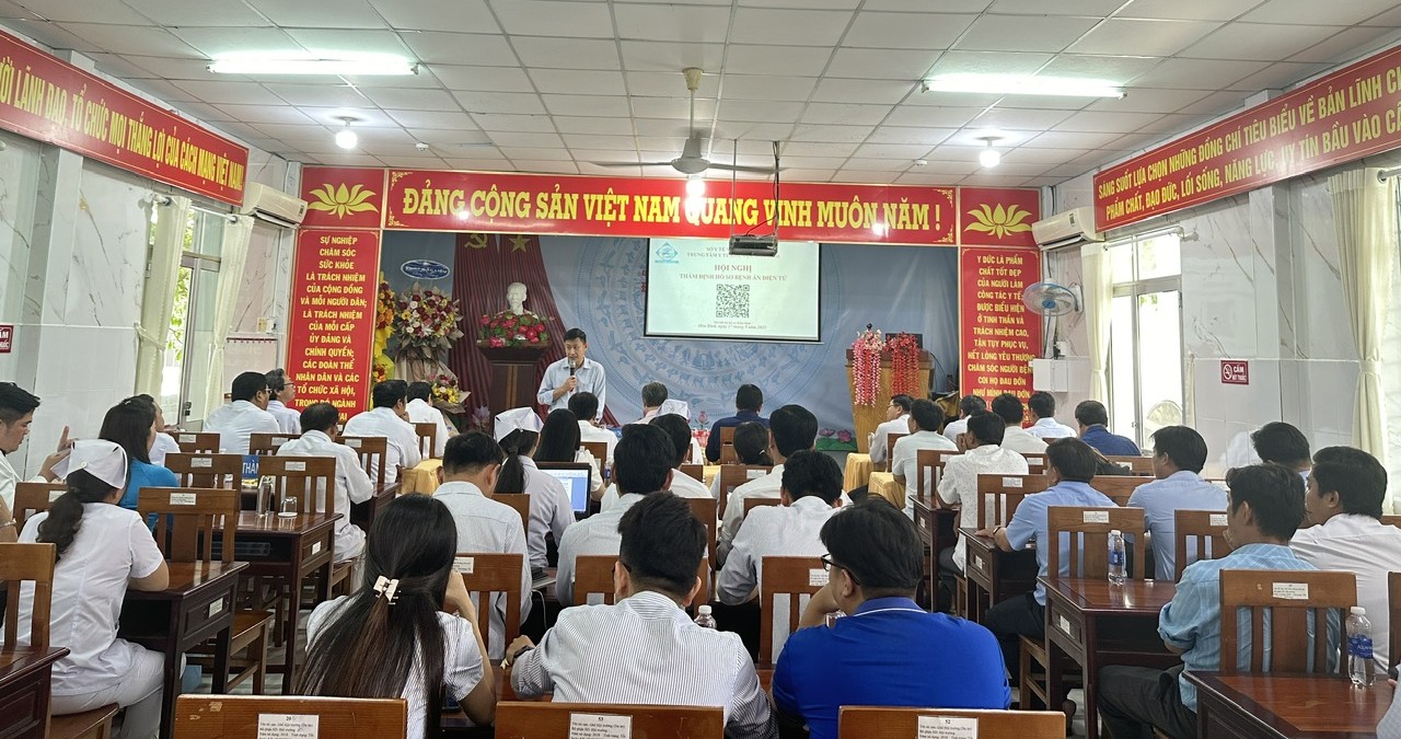 Trung tâm Y tế khu vực Hòa Bình tổ chức Hội nghị thẩm định hồ sơ bệnh án điện tử