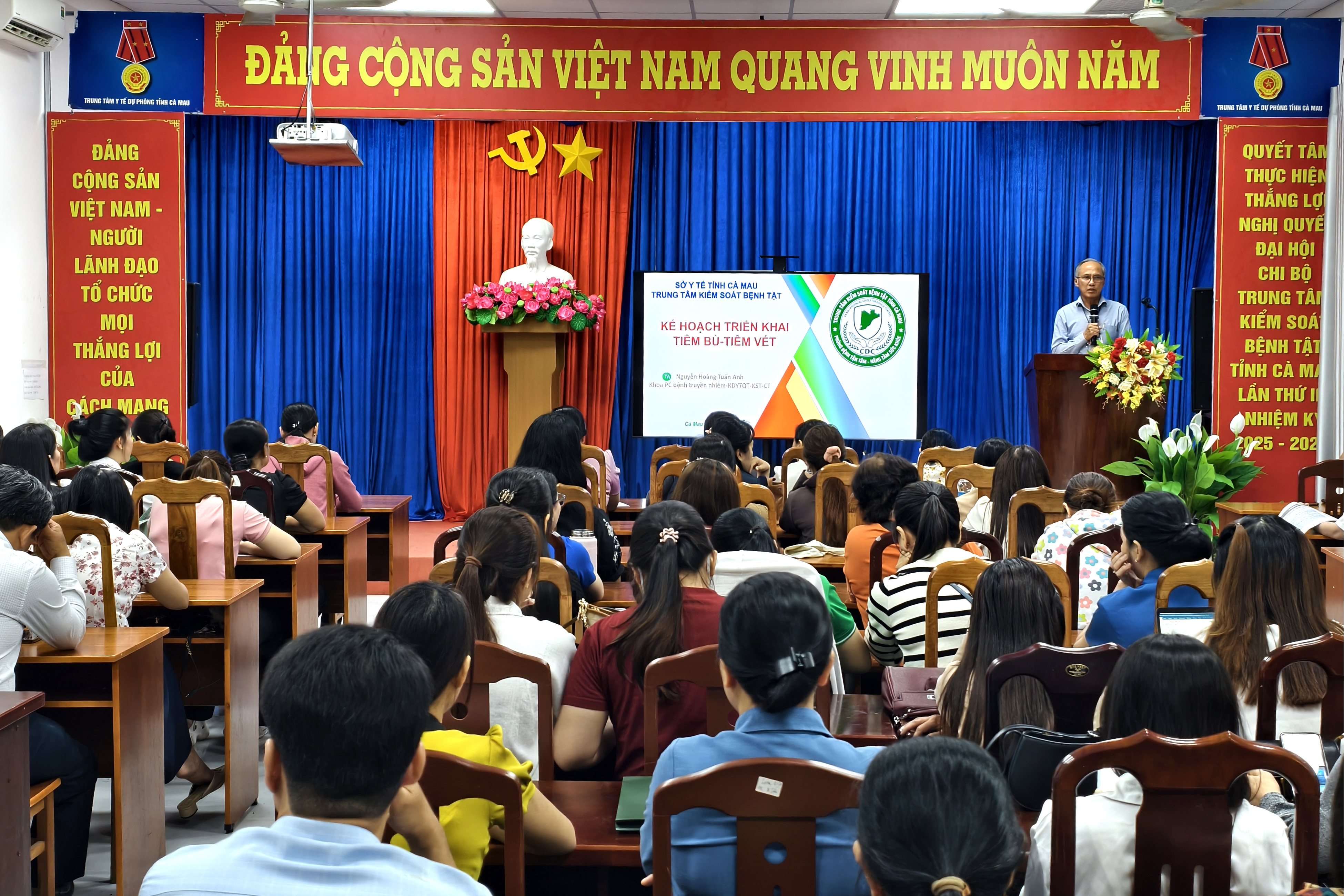 Tập huấn trực tuyến triển khai kiểm tra tiền sử và tiêm chủng bù mũi cho trẻ nhập học đầu cấp