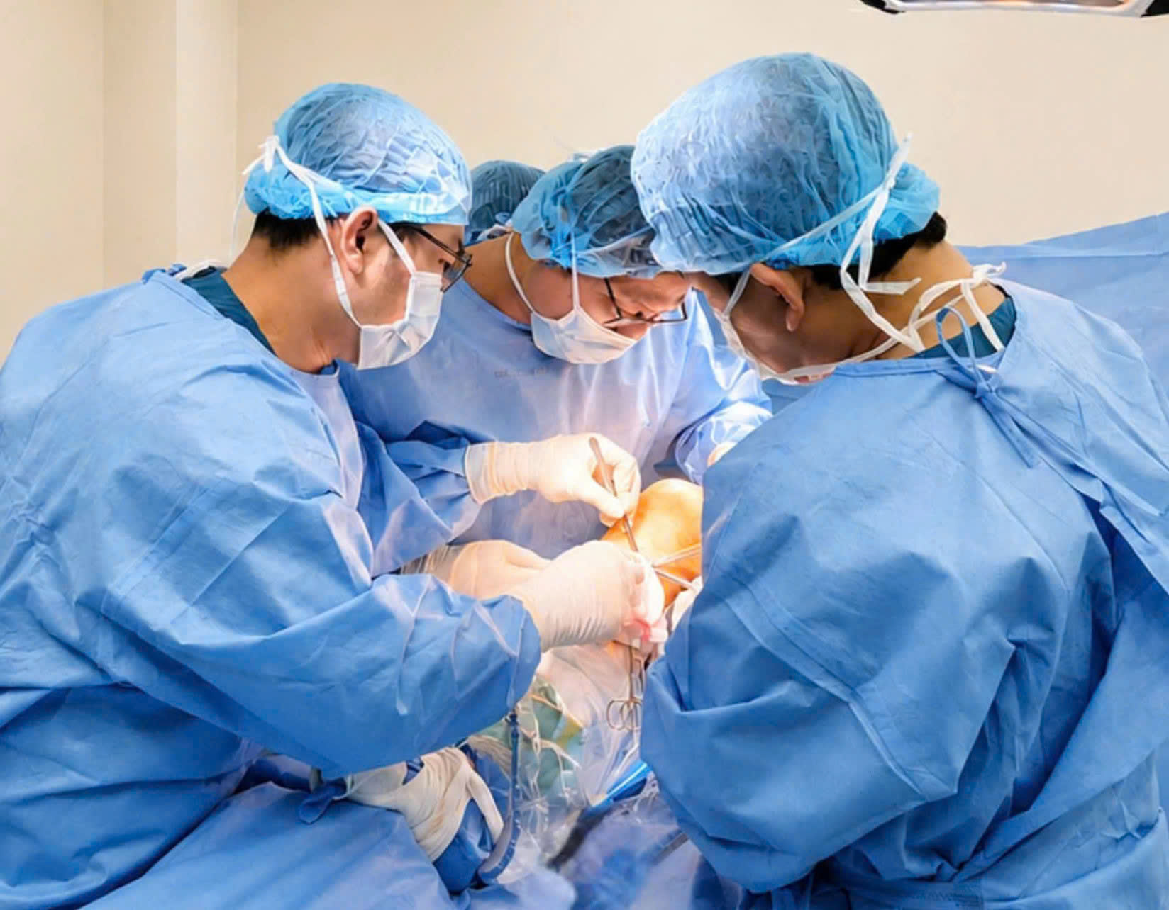 Phẫu thuật nội soi tái tạo dây chằng chéo trước cho người bệnh sau chấn thương thể thao