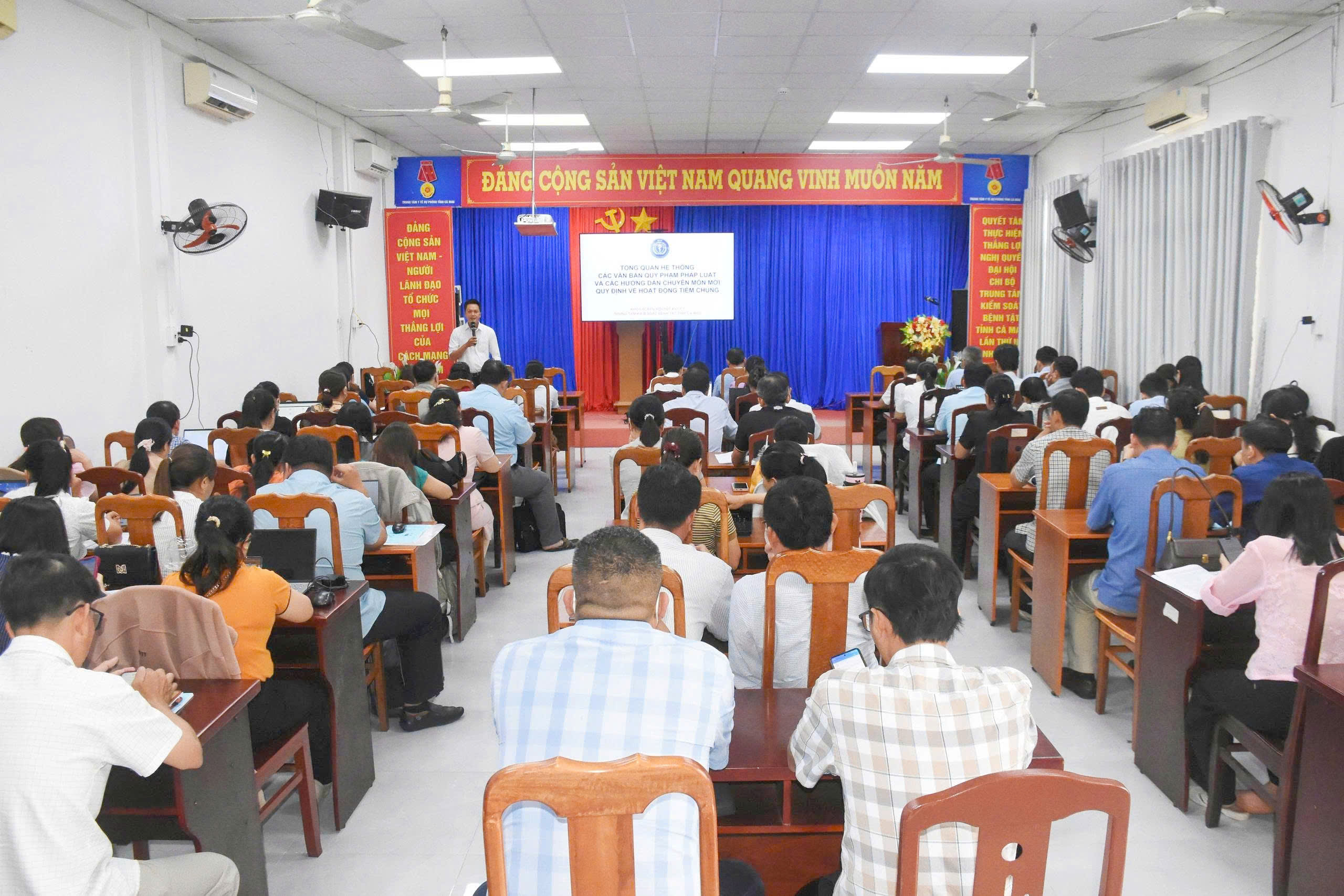 Tập huấn nâng cao năng lực an toàn tiêm chủng