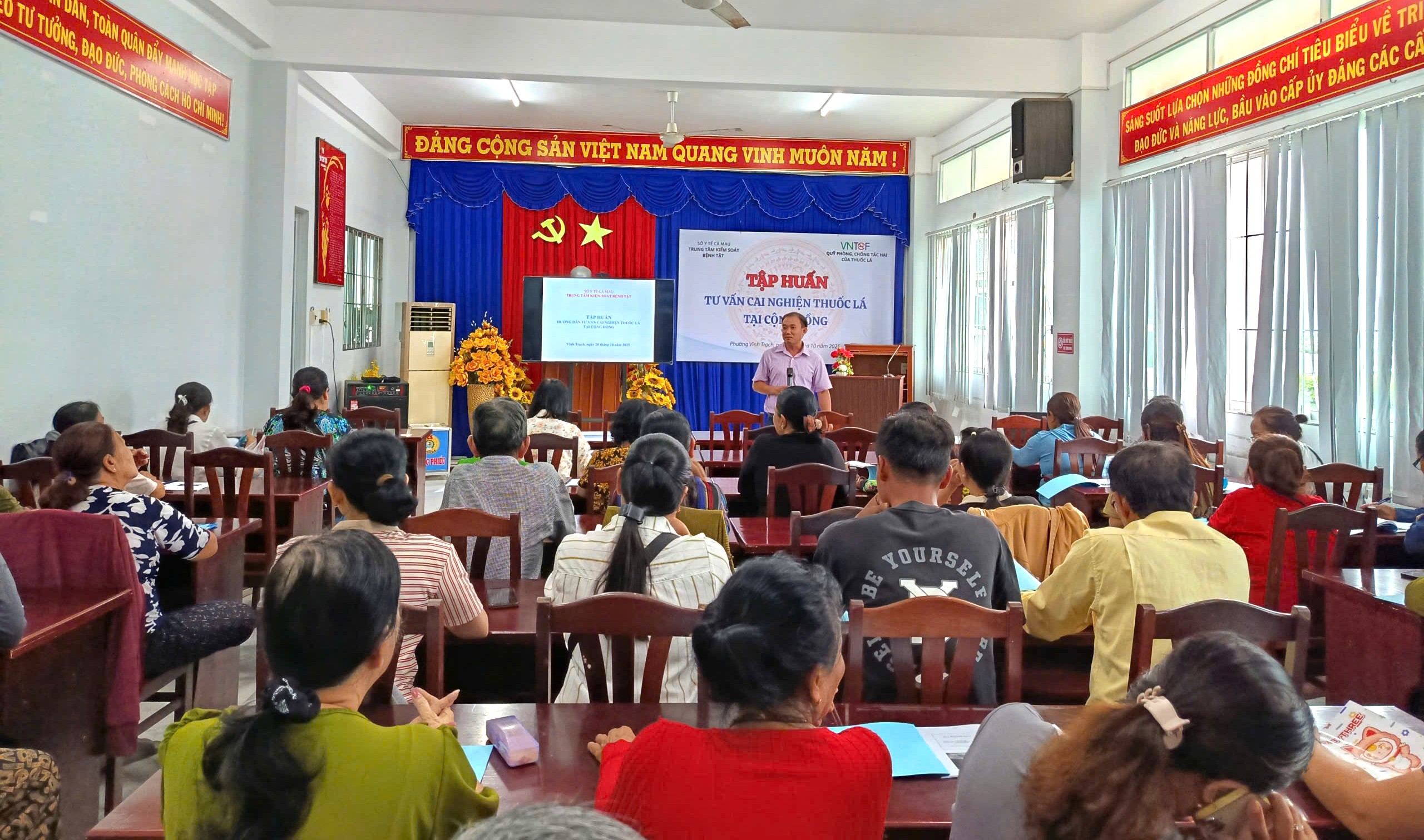 Tập huấn tư vấn cai nghiện thuốc lá tại cộng đồng