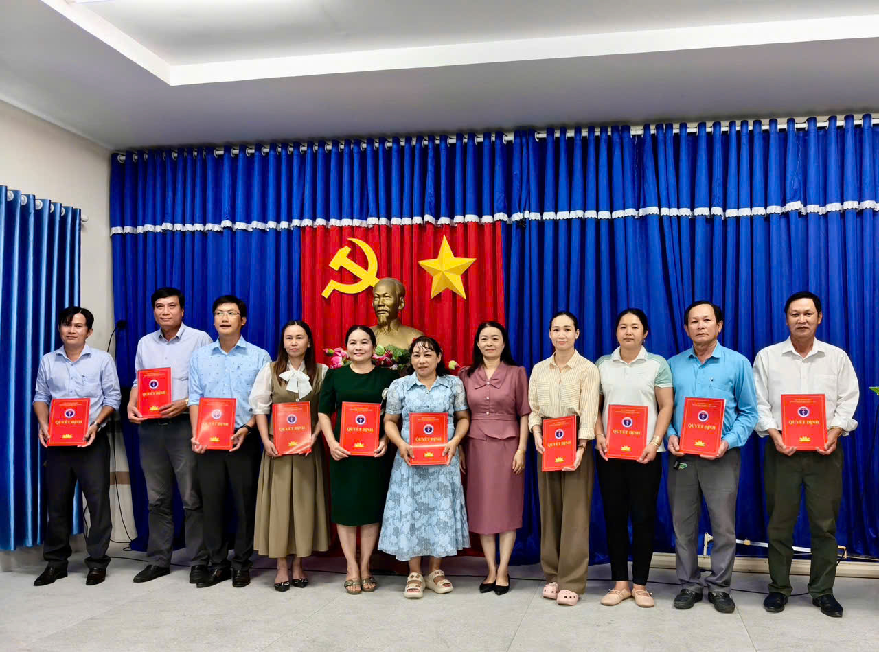Trung tâm Y tế khu vực Cà Mau trao quyết định bổ nhiệm cán bộ năm 2025