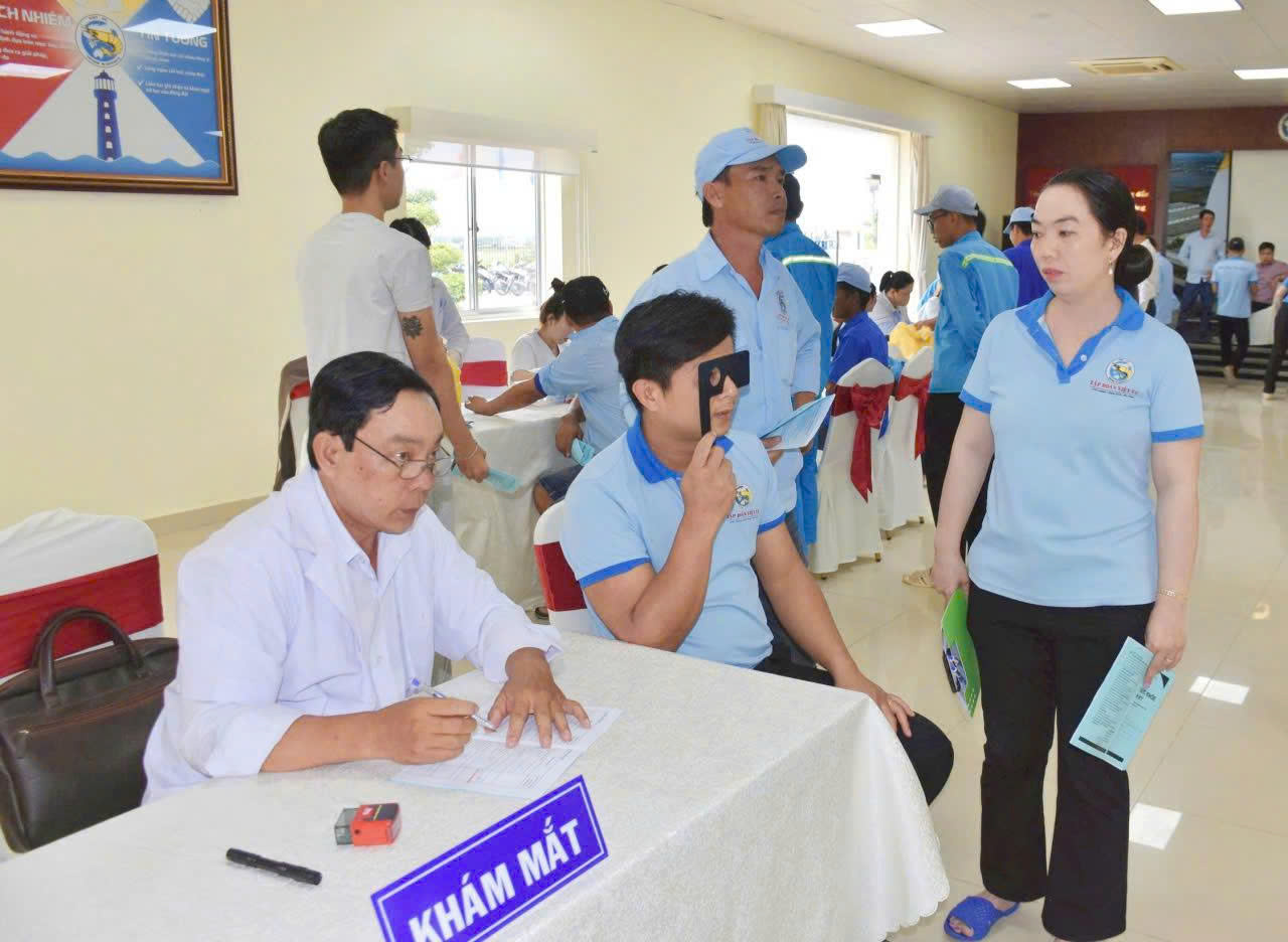 Khám sức khỏe định kỳ cho 161 người lao động Công ty Cổ phần Việt Úc Nhà Mát