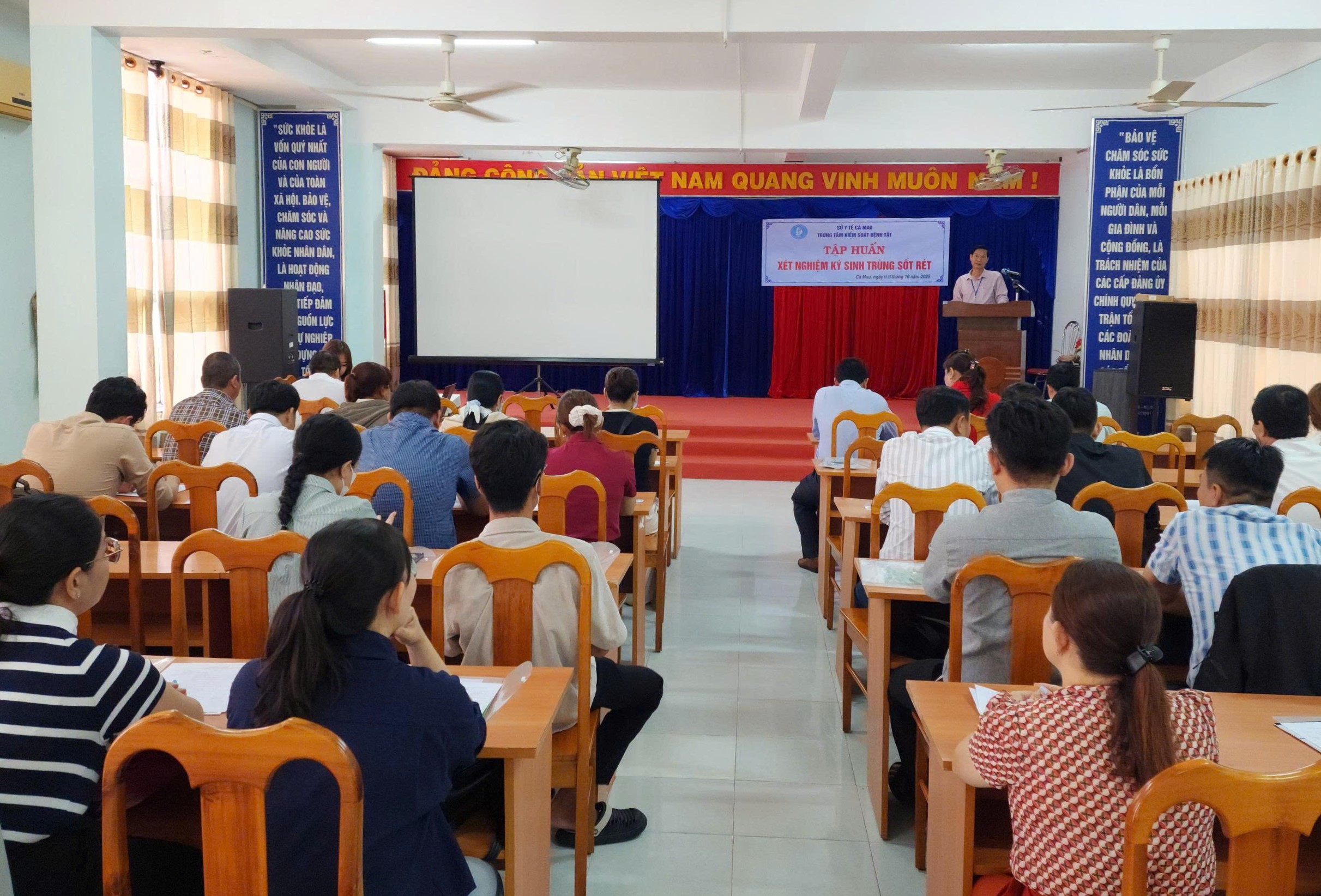 Tập huấn Xét nghiệm ký sinh trùng sốt rét cho cán bộ y tế tuyến cơ sở