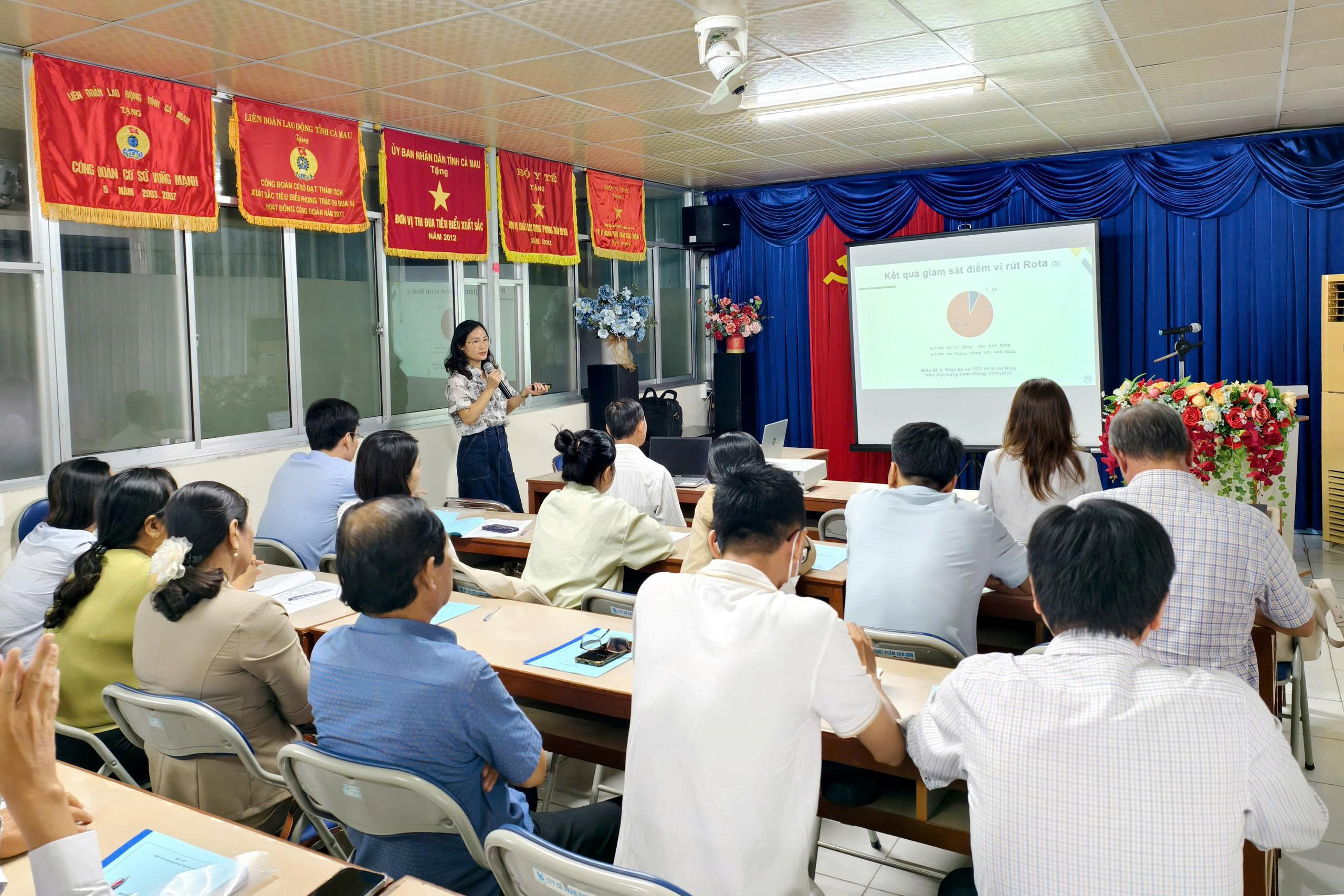 Tập huấn hướng dẫn triển khai vắc xin Rota cho trẻ em dưới 1 tuổi