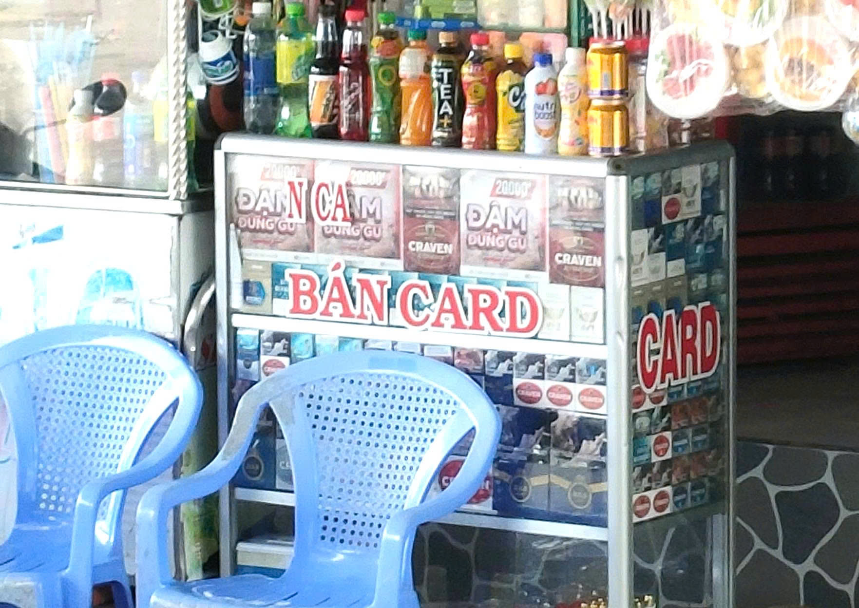 Trưng bày, mua bán thuốc lá: Nhiều vi phạm vẫn diễn ra công khai