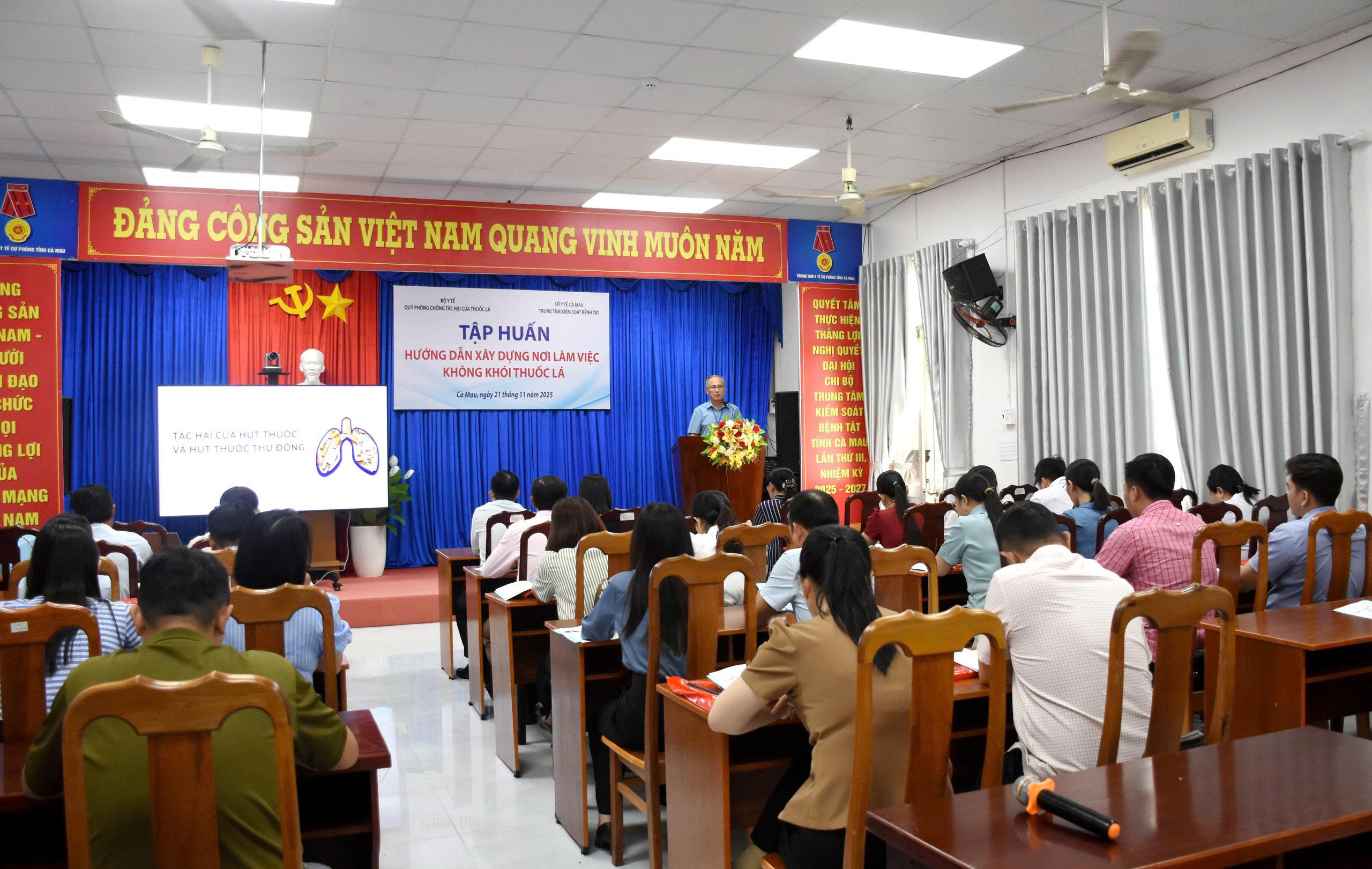 Tập huấn xây dựng nơi làm việc không khói thuốc lá