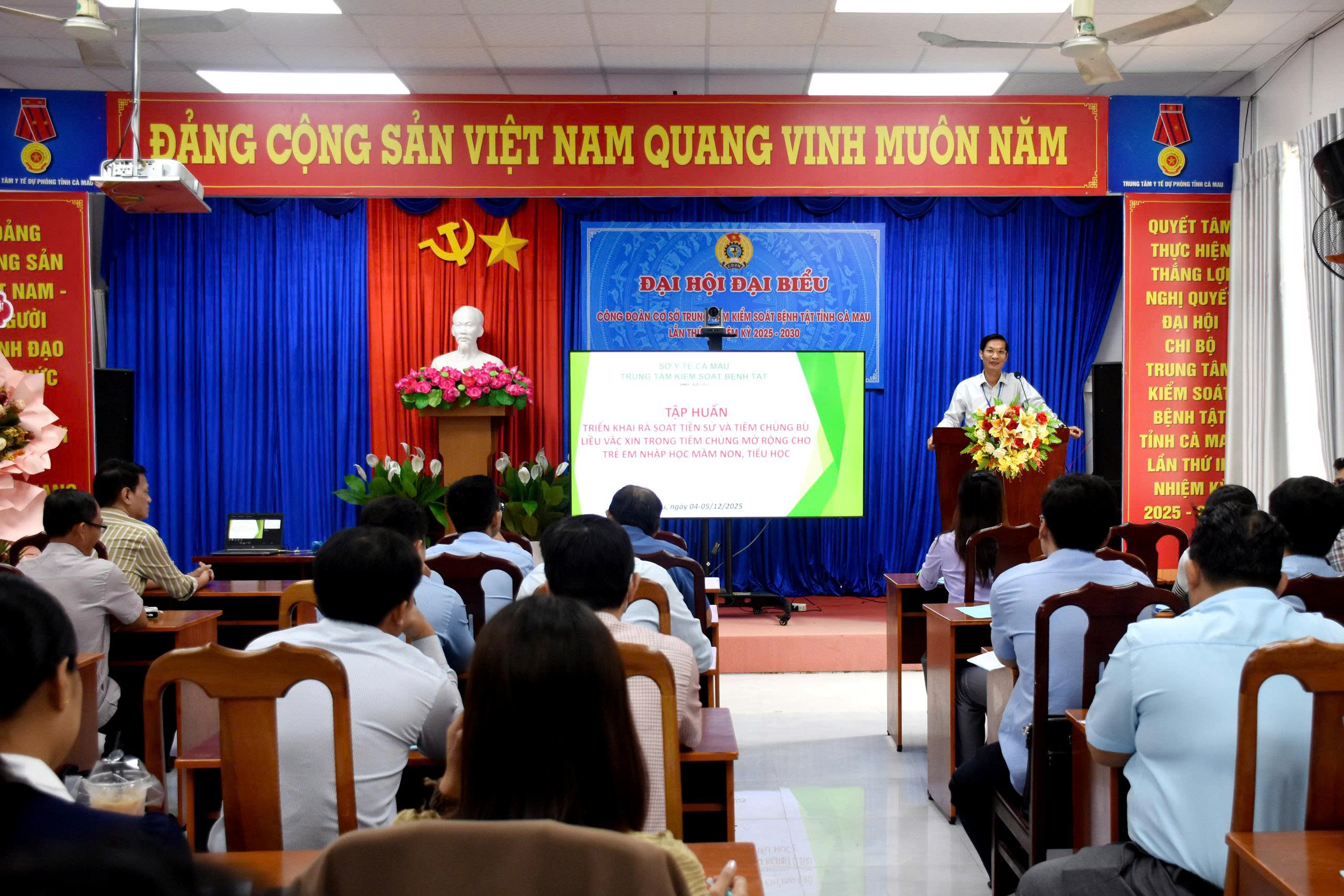 Tập huấn triển khai rà soát tiền sử và tiêm chủng bù liều vắc xin trong tiêm chủng mở rộng