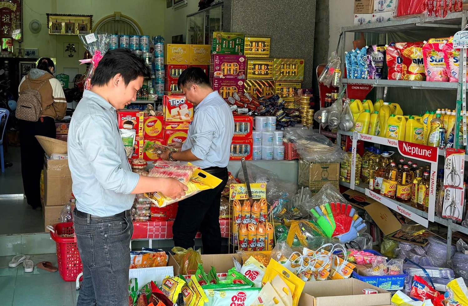 Tăng cường kiểm tra an toàn thực phẩm dịp Tết Bính Ngọ 2026 tại Vĩnh Lợi