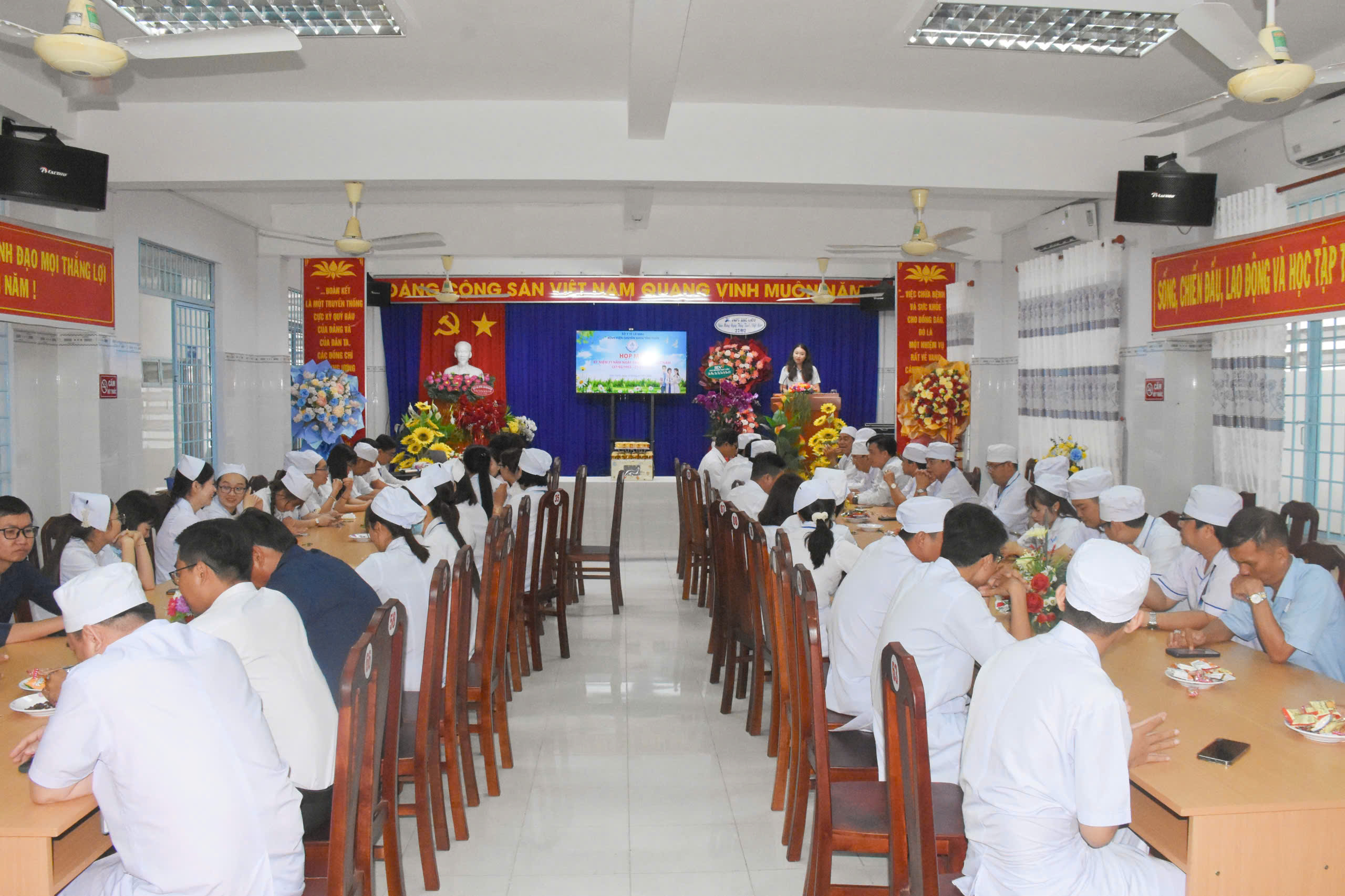 Bệnh viện Chuyên khoa Tâm thần Bạc Liêu họp mặt kỷ niệm 71 năm Ngày Thầy thuốc Việt Nam