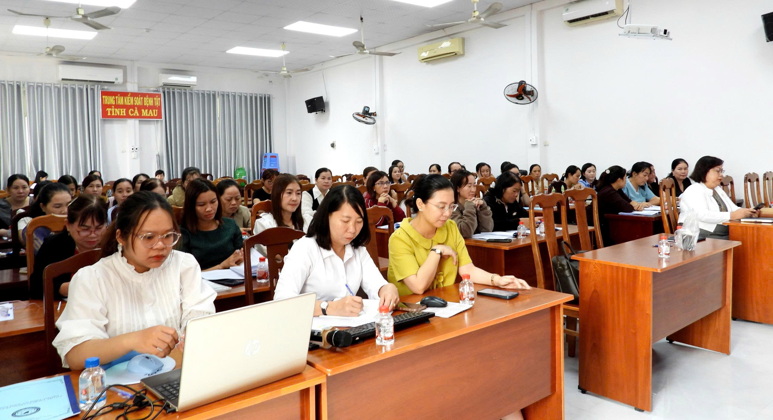 Tập huấn báo cáo thống kê chương trình chăm sóc sức khỏe sinh sản