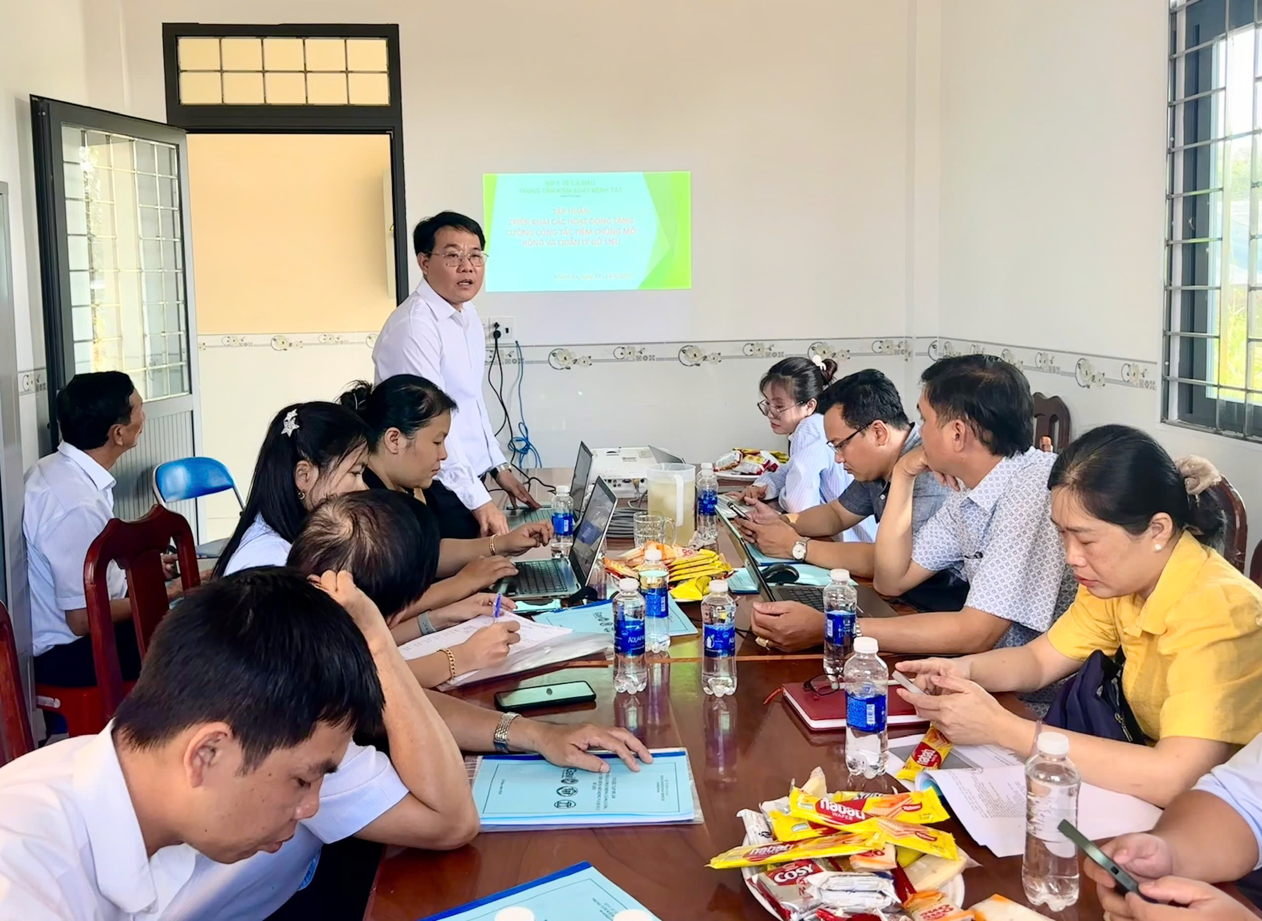Tập huấn tiêm chủng và quản lý dữ liệu cho y tế cơ sở tại Khánh An