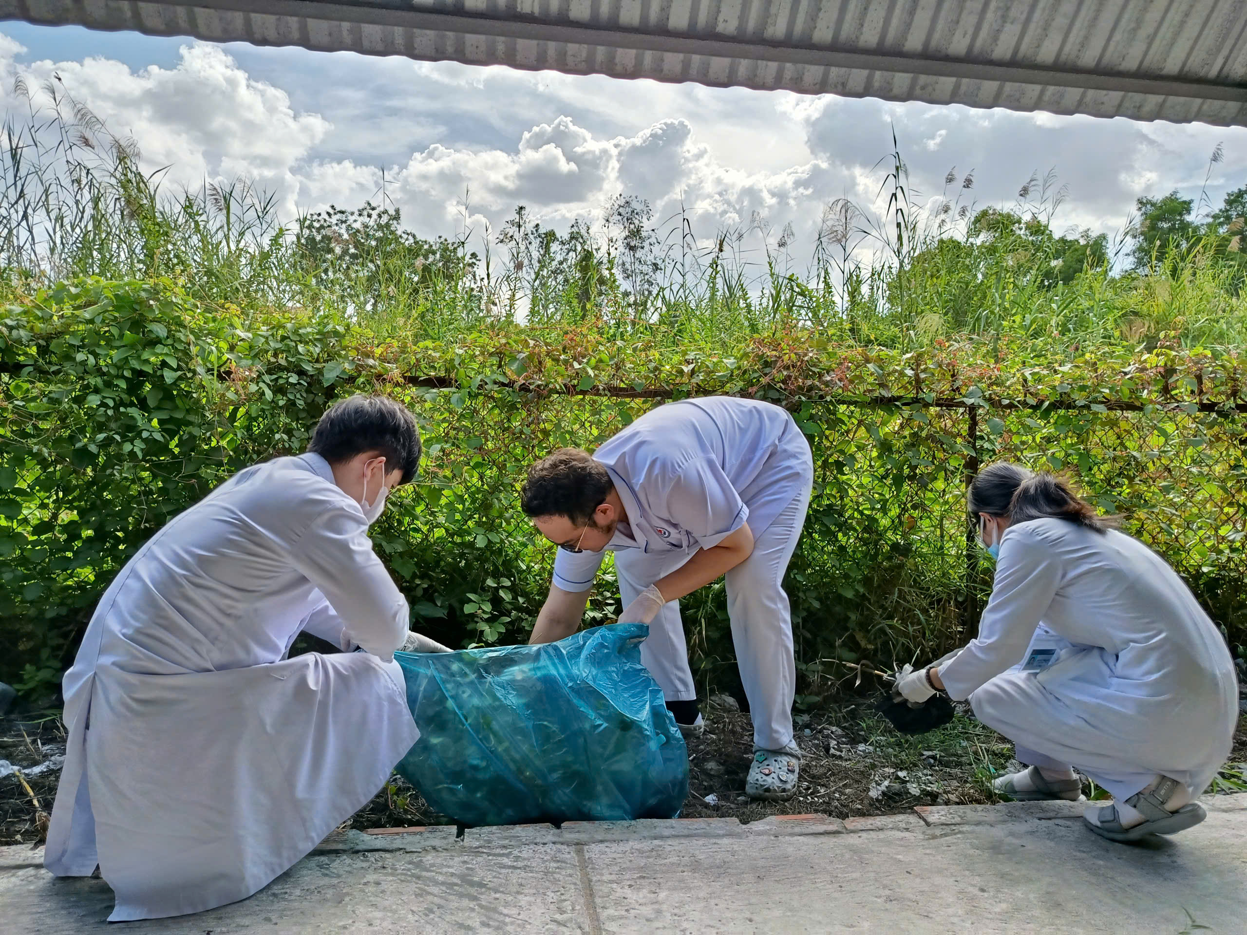 Bệnh viện Đa khoa khu vực Bạc Liêu  ra quân tổng vệ sinh môi trường