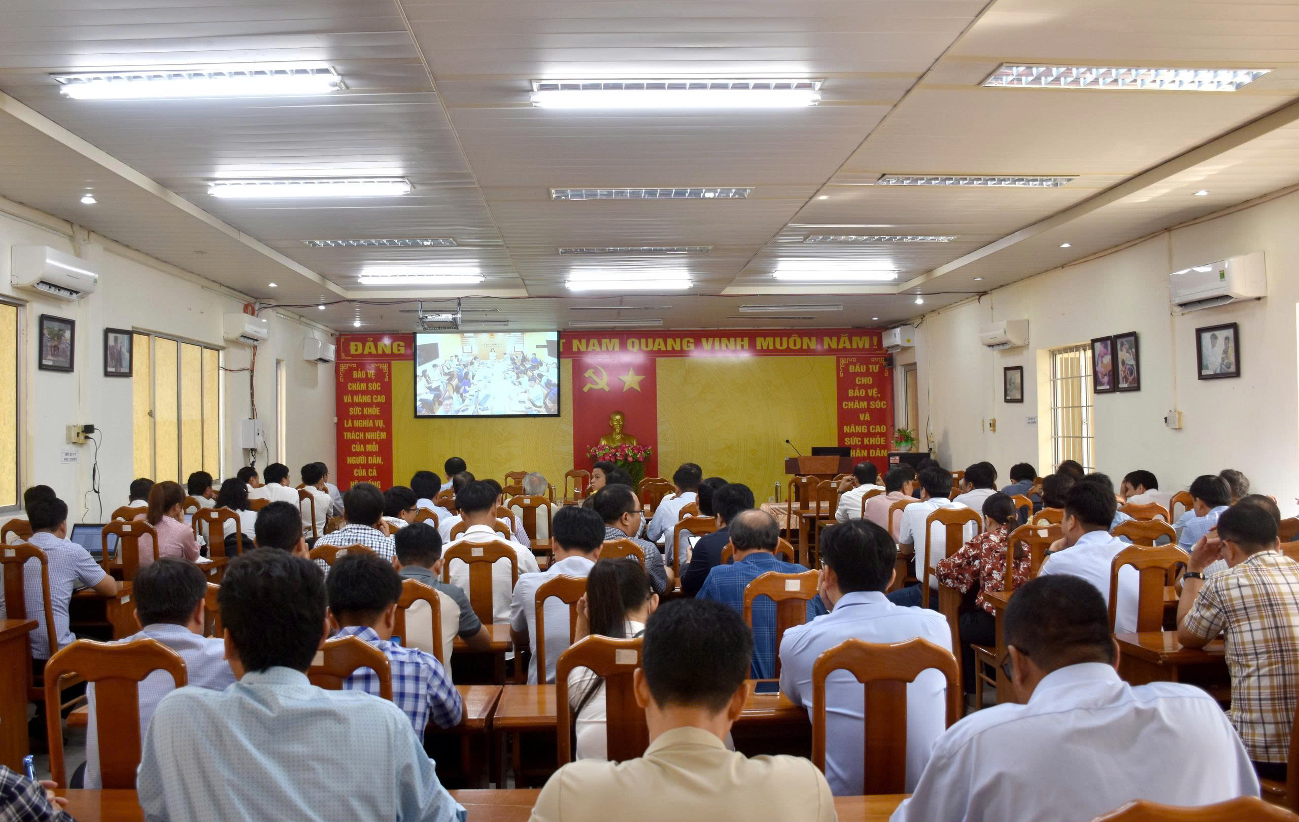 Tập huấn trực tuyến triển khai quy định mới về mã hóa bệnh tật và phân cấp quản lý y, dược cổ truyền