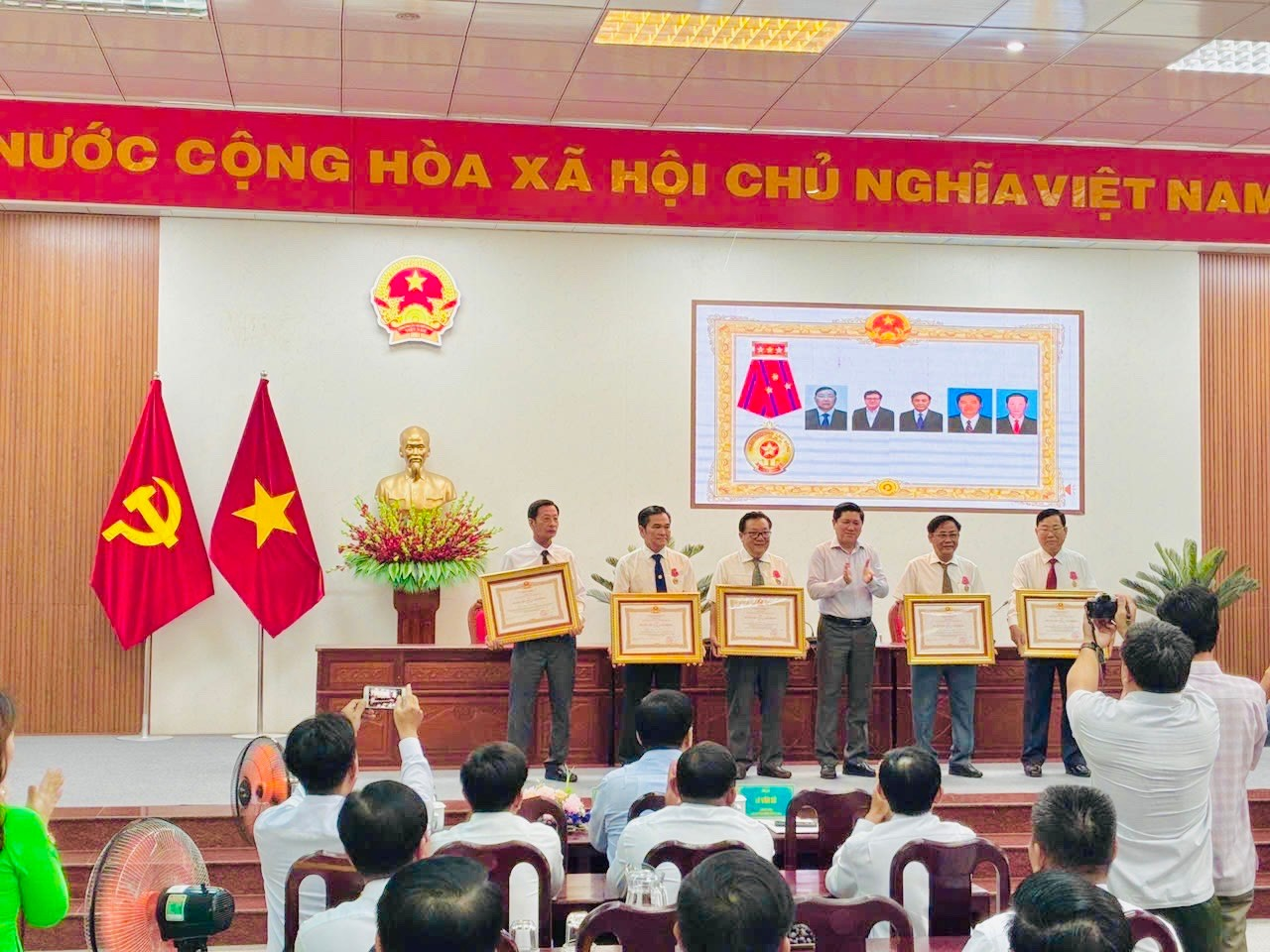anh tin bai
