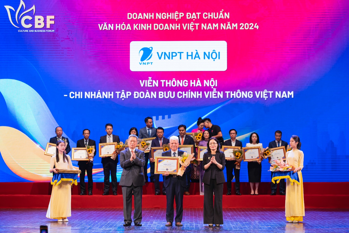 VNPT Hà Nội được công nhận là “Doanh nghiệp đạt chuẩn Văn hóa kinh doanh Việt Nam” năm 2024.