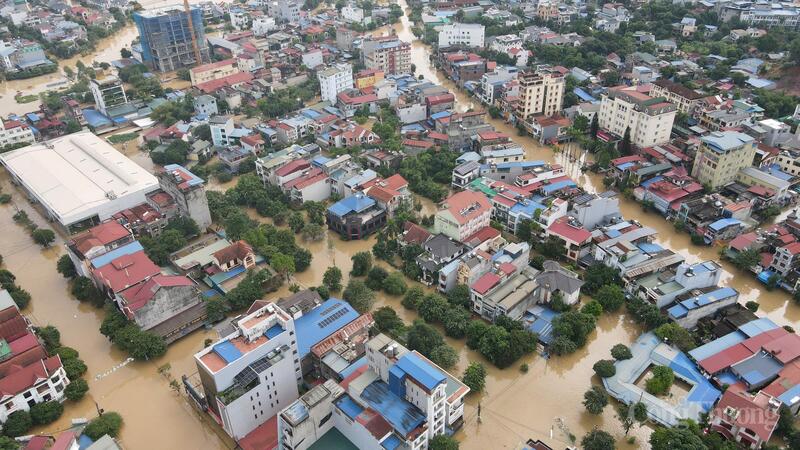 Trên sông Cầu xuất hiện lũ đặc biệt lớn (tại trạm Gia Bảy, Thái Nguyên đạt đỉnh 29,90m lúc 3h ngày 8/10, trên mức lịch sử năm 2024 (28,81m)).