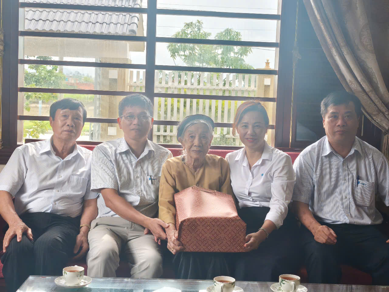 Công đoàn VNPT Quảng Ninh thăm hỏi, tri ân gia đình có công với cách mạng