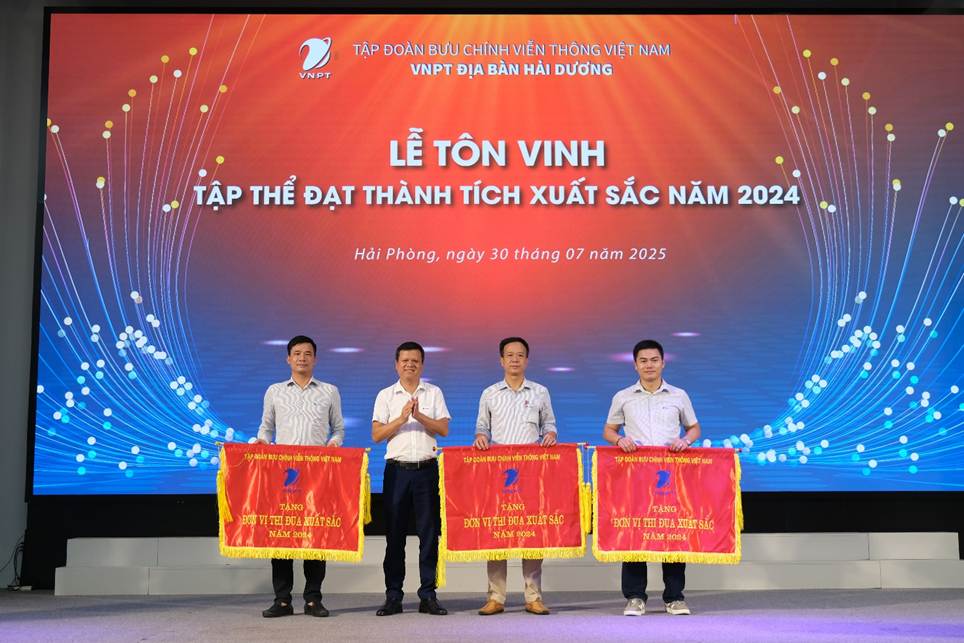 A group of men standing on a stage holding flags

AI-generated content may be incorrect.
