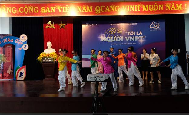 A group of people on a stage
Description automatically generated