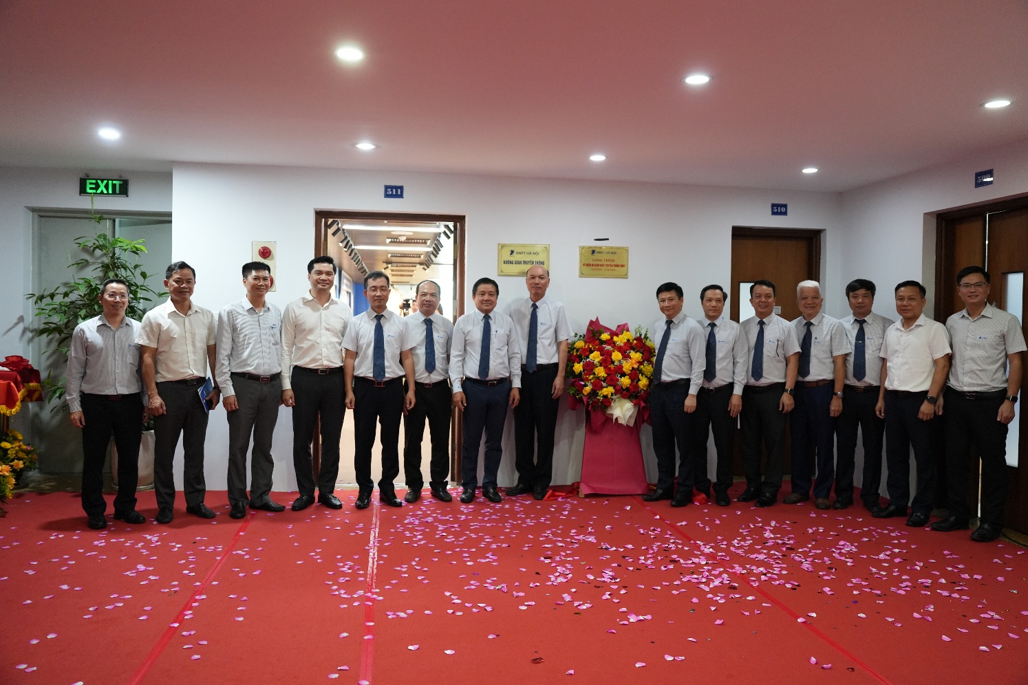 A group of men standing in a room with confetti

AI-generated content may be incorrect.