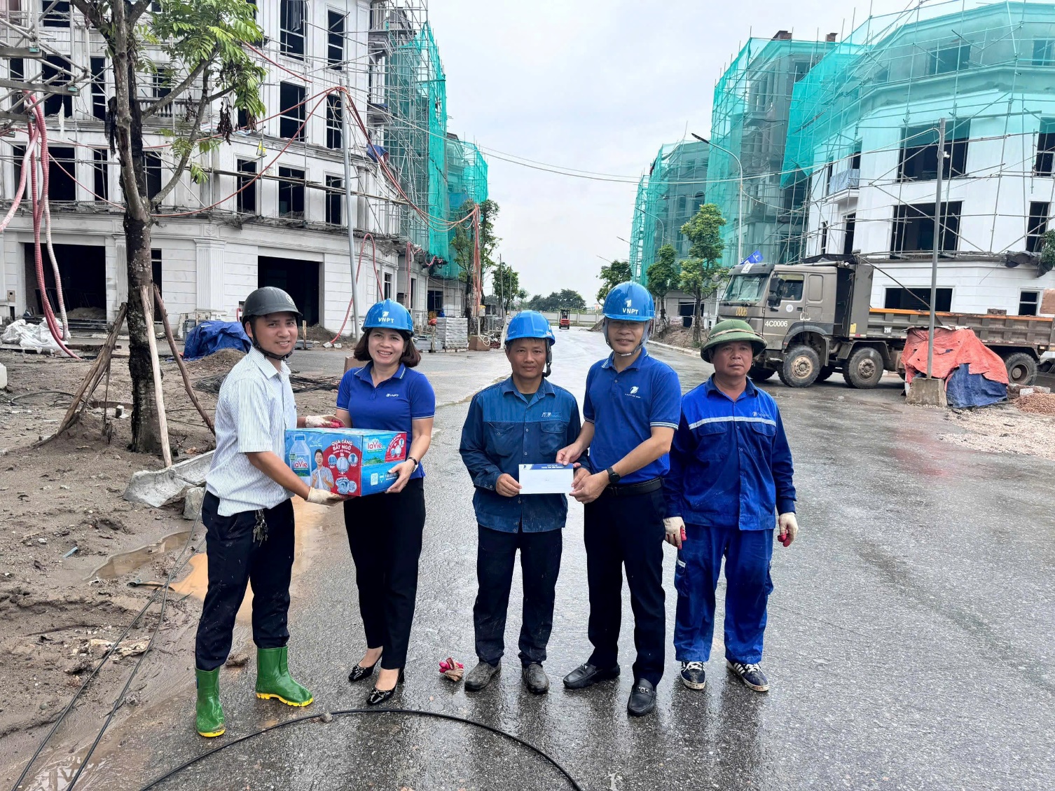 https://apiminio.myhanoi.vn/hanoi-portal/public/1/2025/08/80e70754-64e9-451d-8ab2-97392a7a3398.jpg