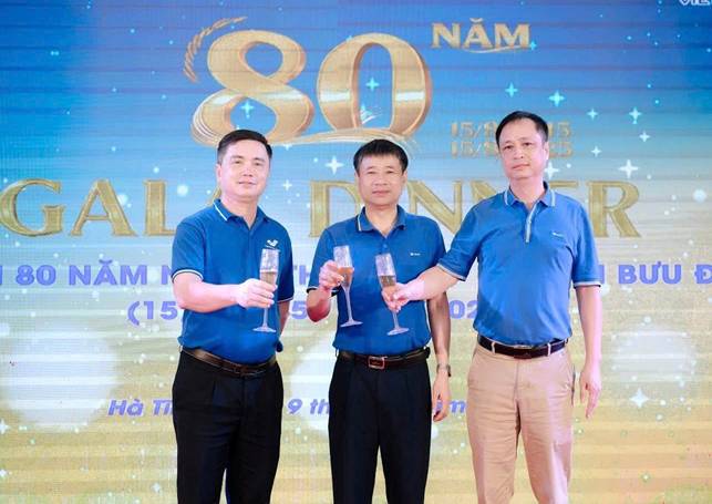 https://staticportal.vnpt.vn/upload/upload/files/images/z6892386327346_0098a078063ef80a718d4ef0e85d3876.jpg