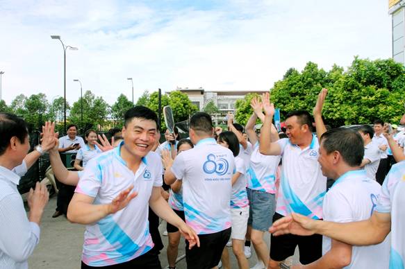 A group of people in matching shirts
AI-generated content may be incorrect.