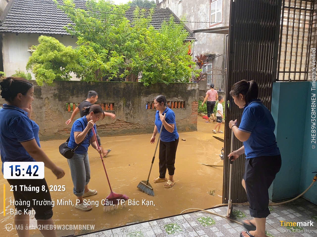 A group of people cleaning a flooded area
AI-generated content may be incorrect.