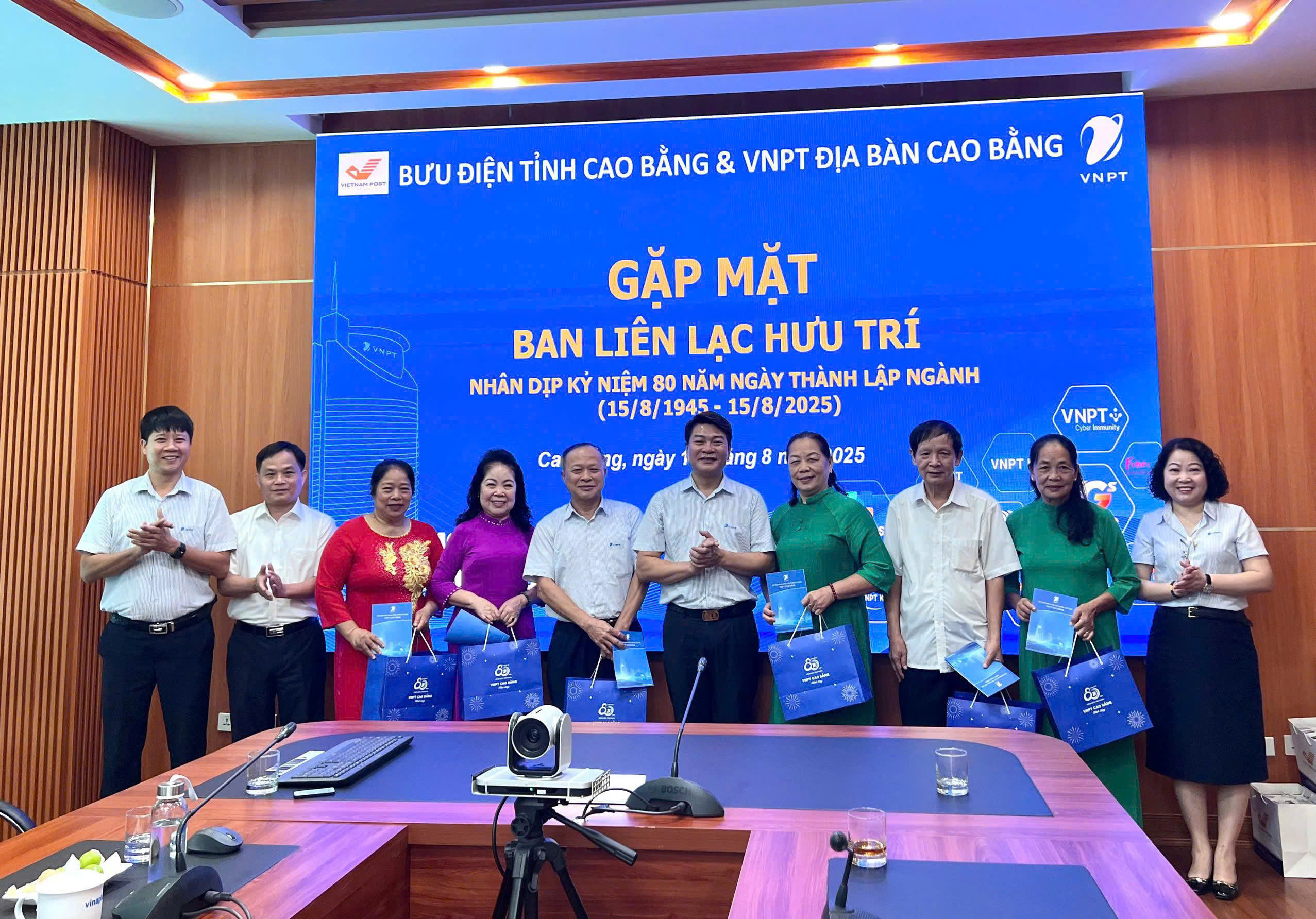 Gặp mặt thân tình – VNPT Cao Bằng gắn kết các thế hệ ngành Bưu điện