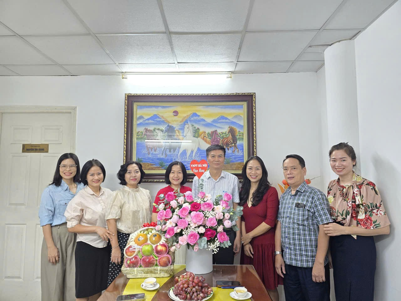 Rực rỡ sắc hoa và nụ cười trong ngày Phụ nữ Việt Nam 20/10 tại VNYP
