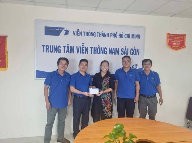 Có thể là hình ảnh về văn bản cho biết 'VNP VIỄN THÔNG THÀNH PHỐ HỒ CHÍ CHÍMINH MINH TRUNG TÂM VIỄN THÔNG NAM SÀI GÒN payan 未然 麦魅和力 株力 ร่'
