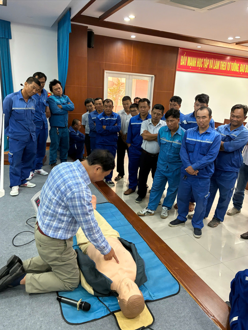 VNPT KHÁNH HÒA TỔ CHỨC HUẤN LUYỆN AN TOÀN, VỆ SINH LAO ĐỘNG NĂM 2026 CHO NHÓM LÀM VIỆC TRÊN CỘT CAO, LEO CAO