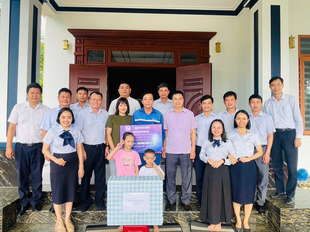 Công đoàn các cấp thăm, tặng quà người lao động VNPT Quảng Trị