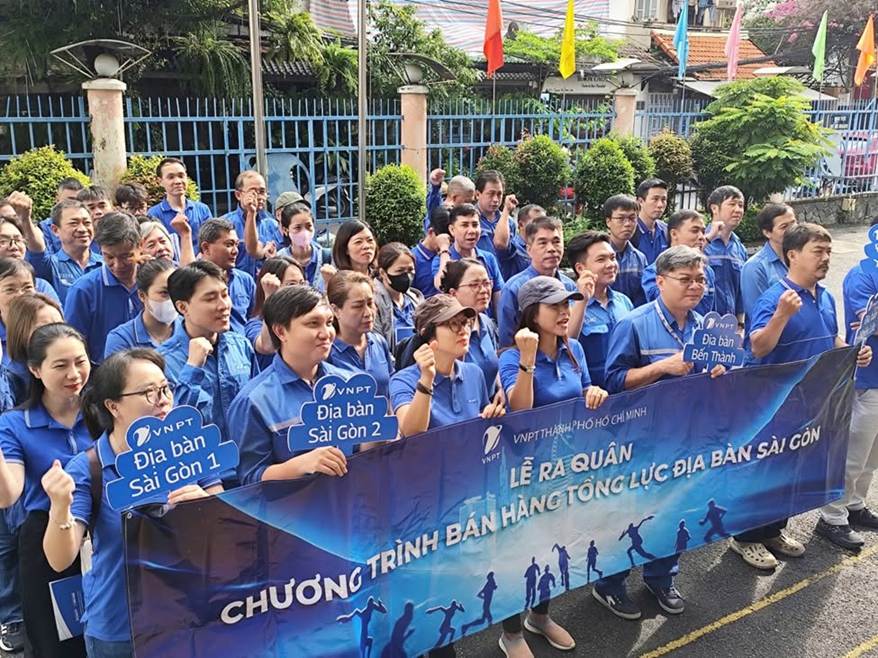 Có thể là hình ảnh về một hoặc nhiều người và văn bản cho biết '西千形園 jpui VNPT Đia Điabàn ban สก Bên Thành DVNPT NPT Địa bàn Sài SàiGòn Gòn 2 SVNPT bàn SaiGòn1 1 Sài Địa Gòn VNPTTHANH PHỐ ΝPTTΗAblPHOH6CHMлH Ο RA LERAQUÂN QUÂN ĐỊA BÀN SÀI CÒN TRÌNH BÁN HANCTÔNGLUC LỄ CHƯƠNG'