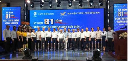 A group of men standing on a stage

Description automatically generated