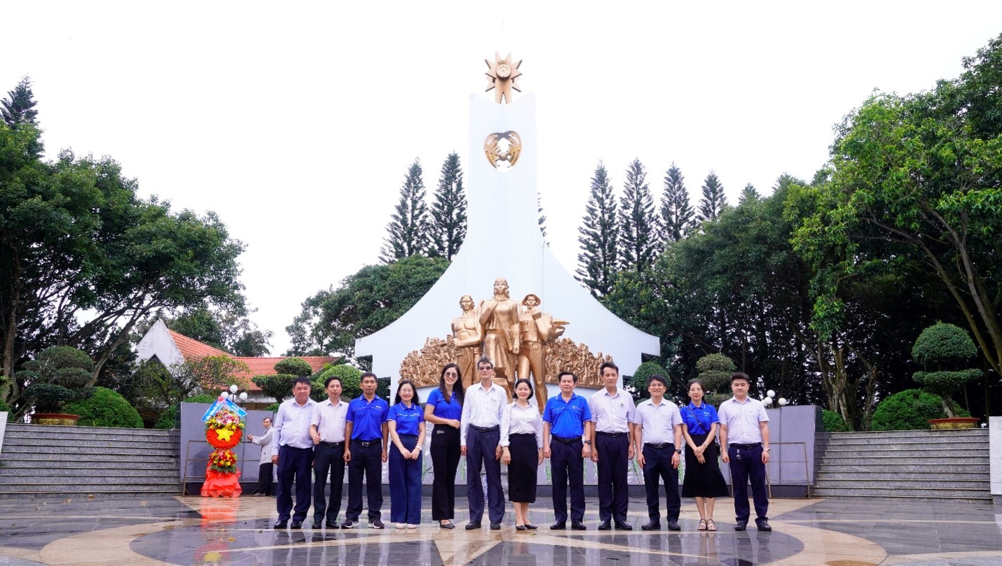 VNPT Đắk Lắk dâng hương tri ân các liệt sỹ giao bưu – thông tin liên lạc Tây Nguyên
