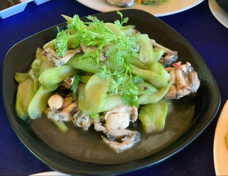 Field frog stir-fried with sweet taro stem