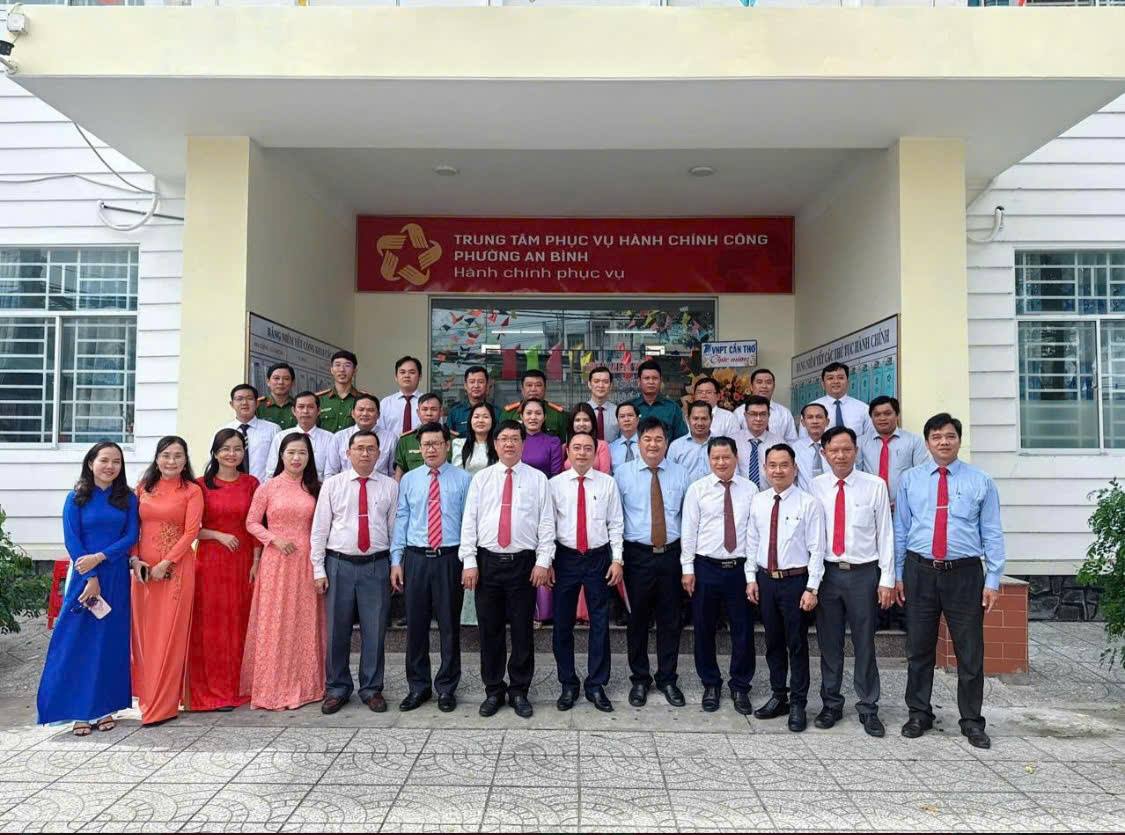 PHƯỜNG AN BÌNH TỔ CHỨC HỘI NGHỊ CÔNG BỐ CÁC QUYẾT ĐỊNH, NGHỊ QUYẾT VỀ TỔ CHỨC BỘ MÁY VÀ CÔNG TÁC CÁN BỘ