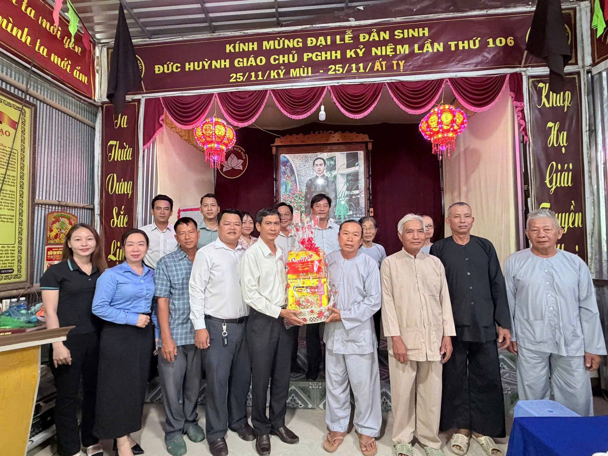 Phường Thới An Đông thăm, chúc mừng Ban Trị sự Giáo hội Phật giáo Hòa Hảo nhân Đại lễ Đản sinh lần thứ 106 của Đức Huỳnh Giáo Chủ