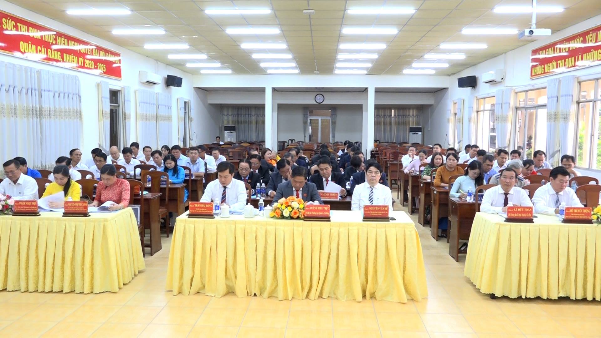 HỘI ĐỒNG NHÂN DÂN QUẬN CÁI RĂNG TỔ CHỨC THÀNH CÔNG KỲ HỌP THỨ 18 (KỲ HỌP CHUYÊN ĐỀ) HỘI ĐỒNG NHÂN DÂN QUẬN CÁI RĂNG, KHÓA XII, NHIỆM KỲ 2021 - 2026