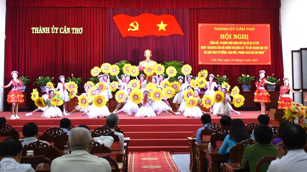 Cần Thơ: Biểu dương nhiều tập thể, cá nhân có thành tích xuất sắc trong học tập và làm theo tư tưởng, đạo đức, phong cách Hồ Chí Minh