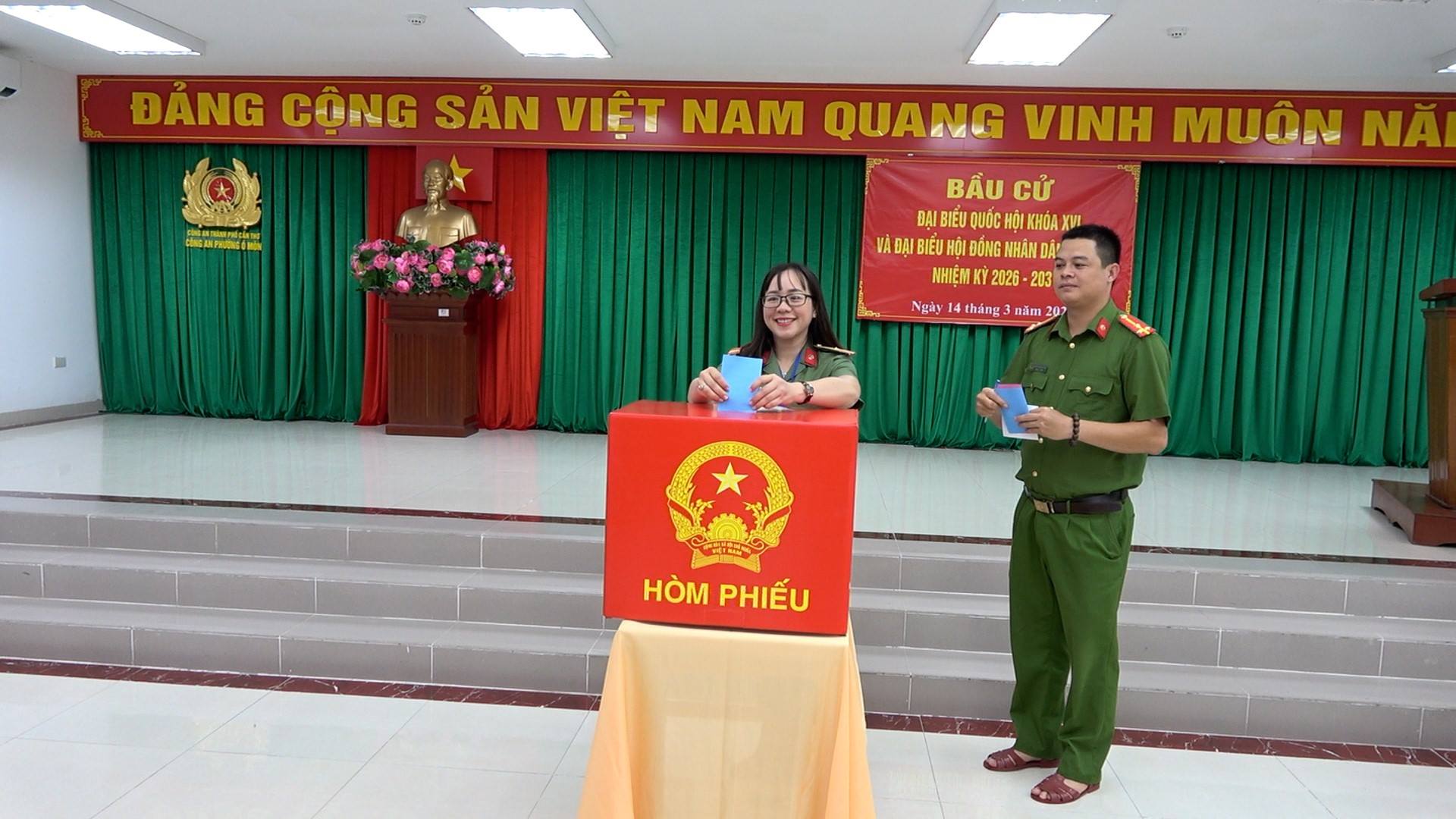 PHƯỜNG Ô MÔN KHAI MẠC BẦU CỬ ĐẠI BIỂU QUỐC HỘI VÀ HĐND CÁC CẤP TẠI KHU VỰC BỎ PHIẾU SỐ 48