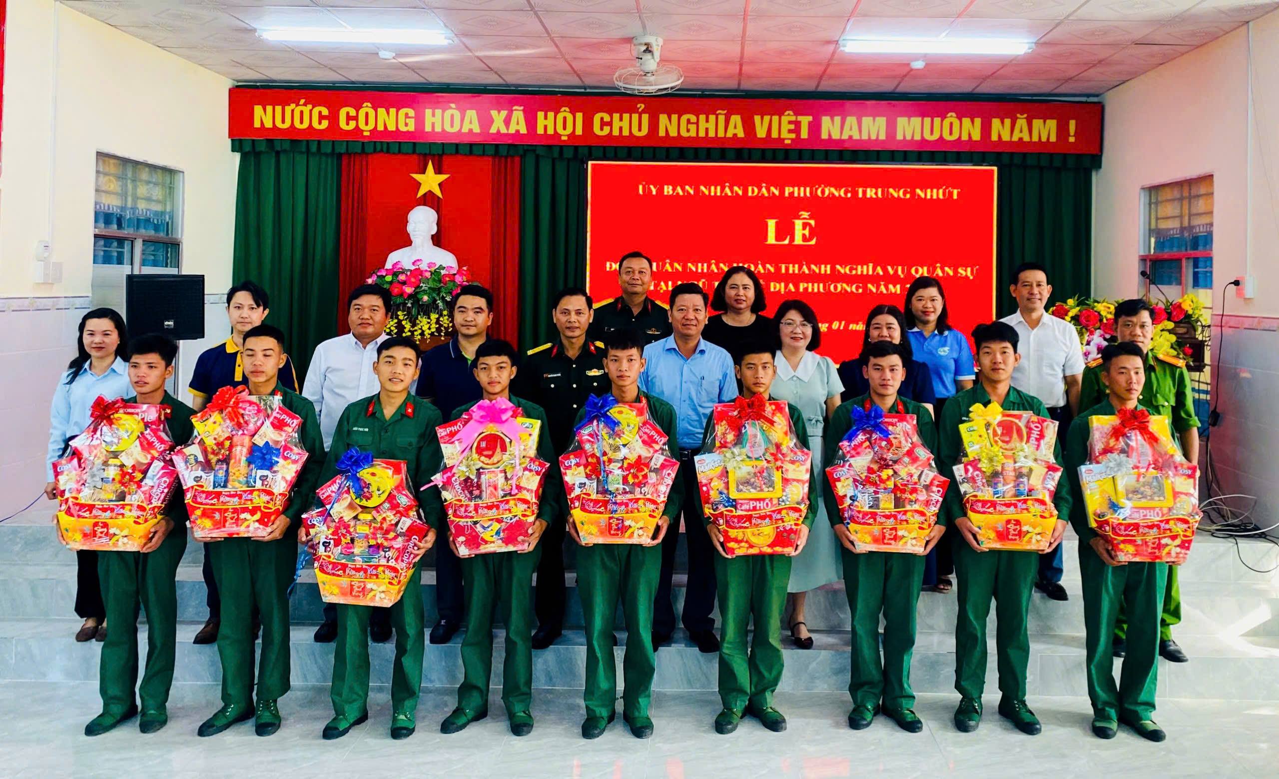 PHƯỜNG TRUNG NHỨT TỔ CHỨC LỄ ĐÓN QUÂN NHÂN HOÀN THÀNH NGHĨA VỤ QUÂN SỰ TRỞ VỀ ĐỊA PHƯƠNG NĂM 2026