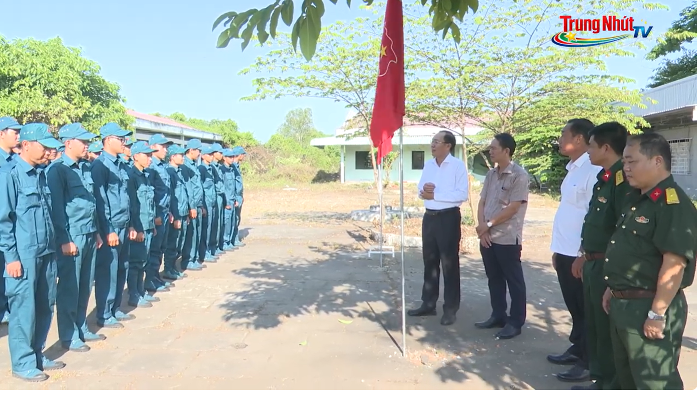 LÃNH ĐẠO PHƯỜNG TRUNG NHỨT THĂM ĐỘNG VIÊN LỰC LƯỢNG HUẤN LUYỆN DÂN QUÂN CƠ ĐỘNG NĂM 2026